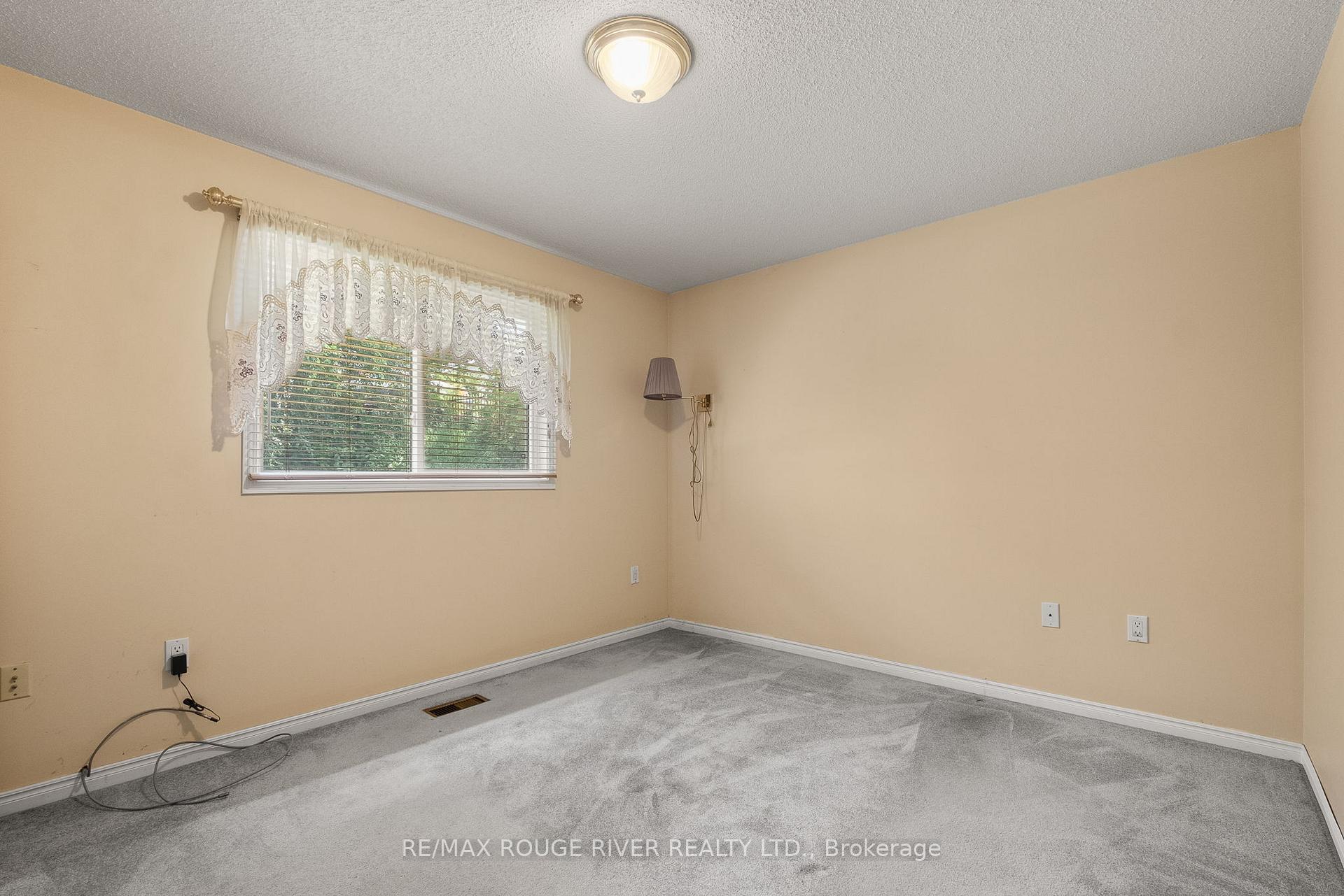Photo 15 of 5454 Lakeshore Drive, Hamilton Township, Rural Hamilton — HOMEH