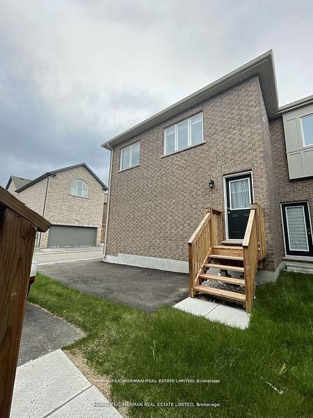 Photo 2 of Unit Coach, 7 Waterleaf Road, Markham, Cornell — HOMEH
