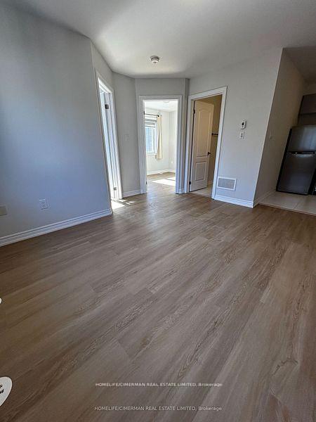 Photo 3 of Unit Coach, 7 Waterleaf Road, Markham, Cornell — HOMEH