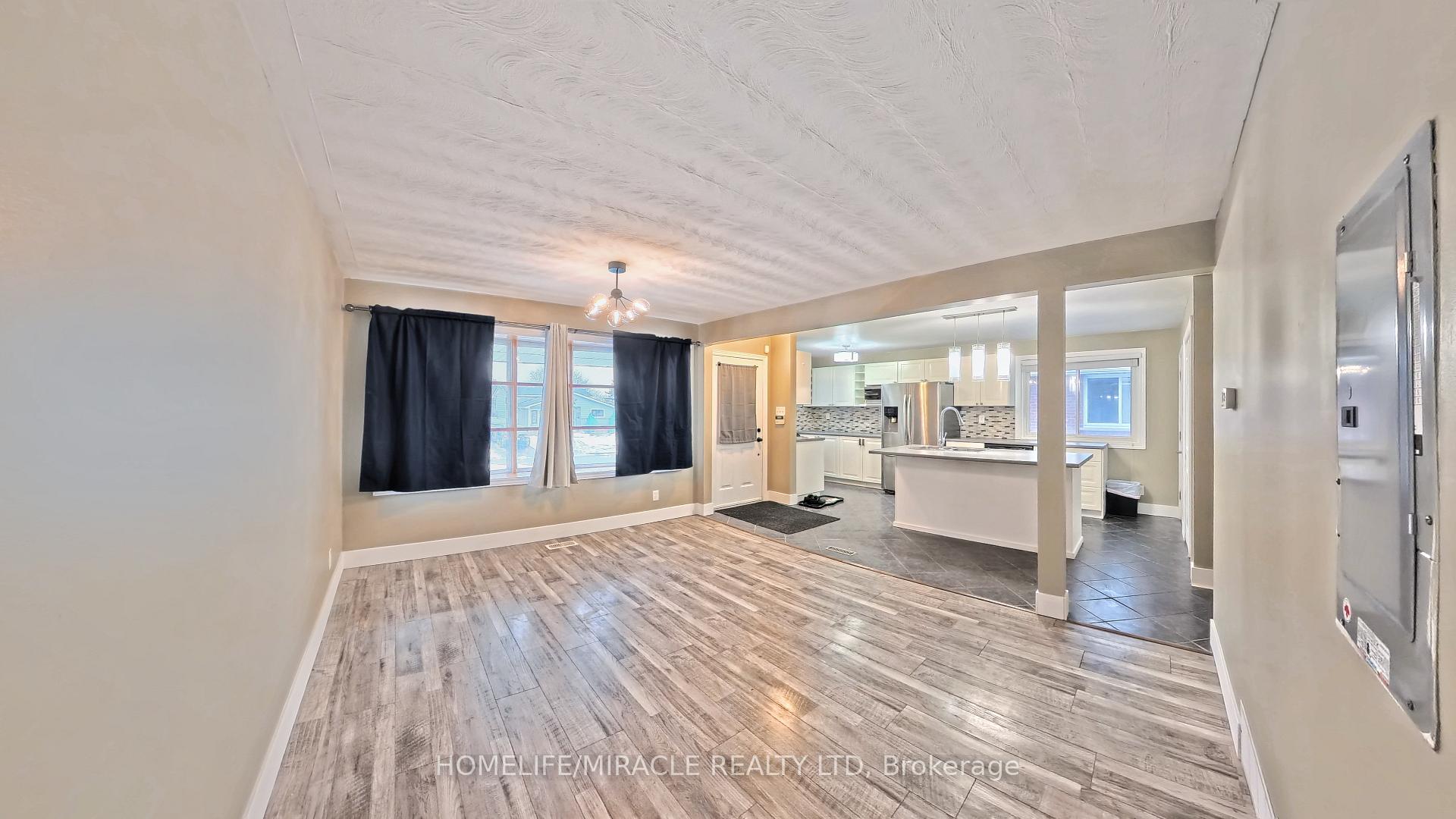 Photo 2 of 61 Bosworth Crescent, Kitchener — HOMEH