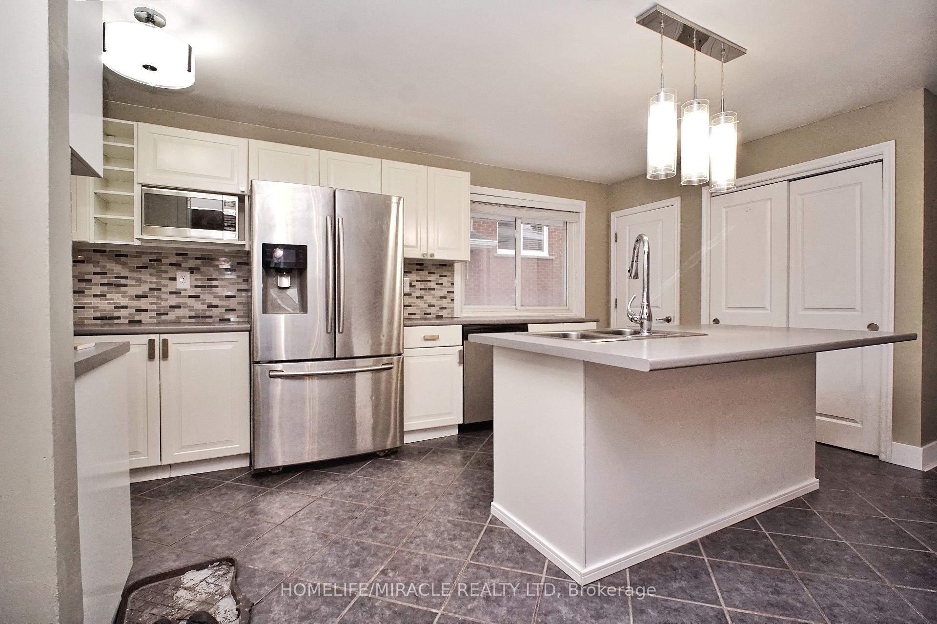 Photo 3 of 61 Bosworth Crescent, Kitchener — HOMEH