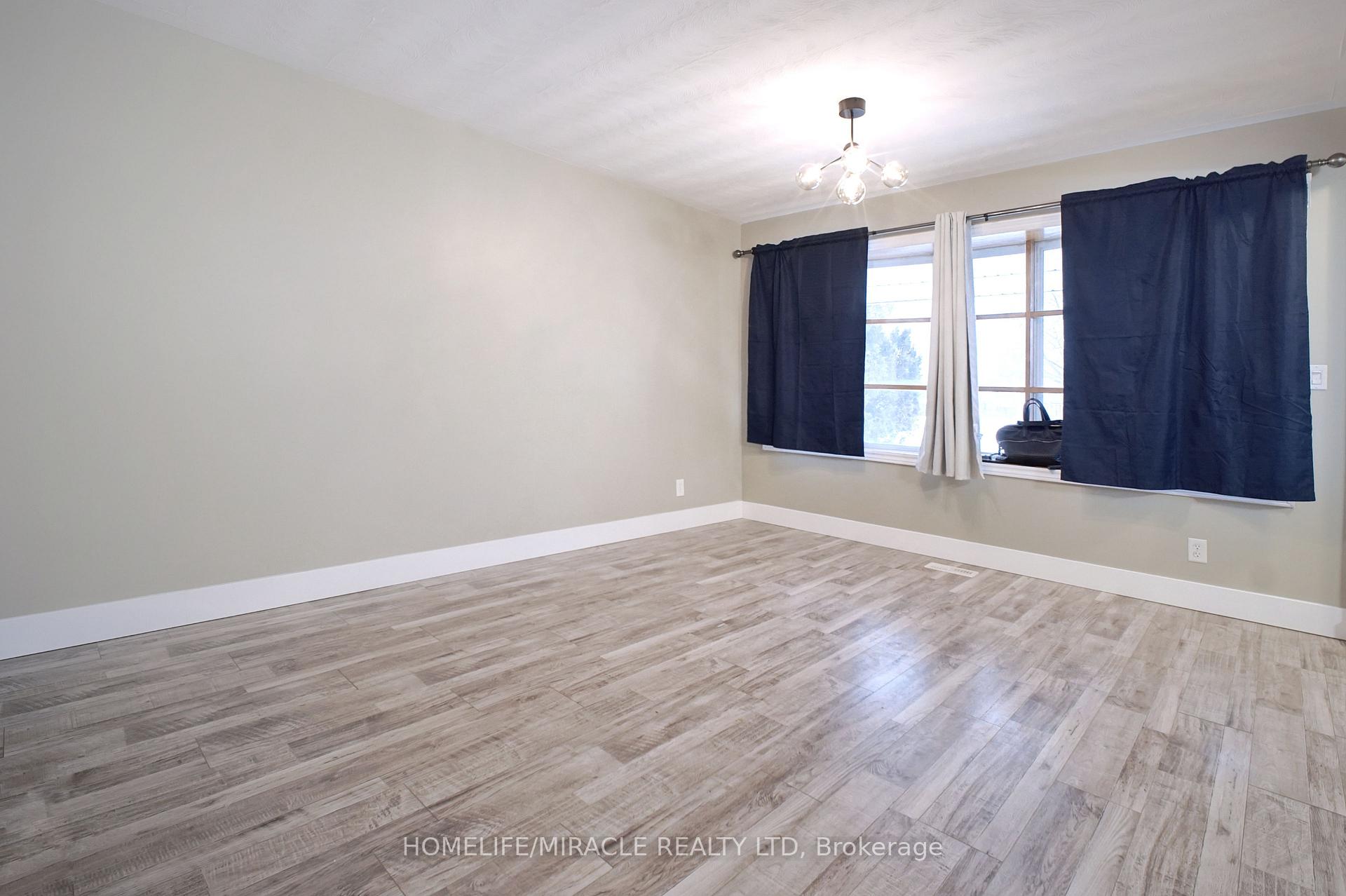 Photo 10 of 61 Bosworth Crescent, Kitchener — HOMEH