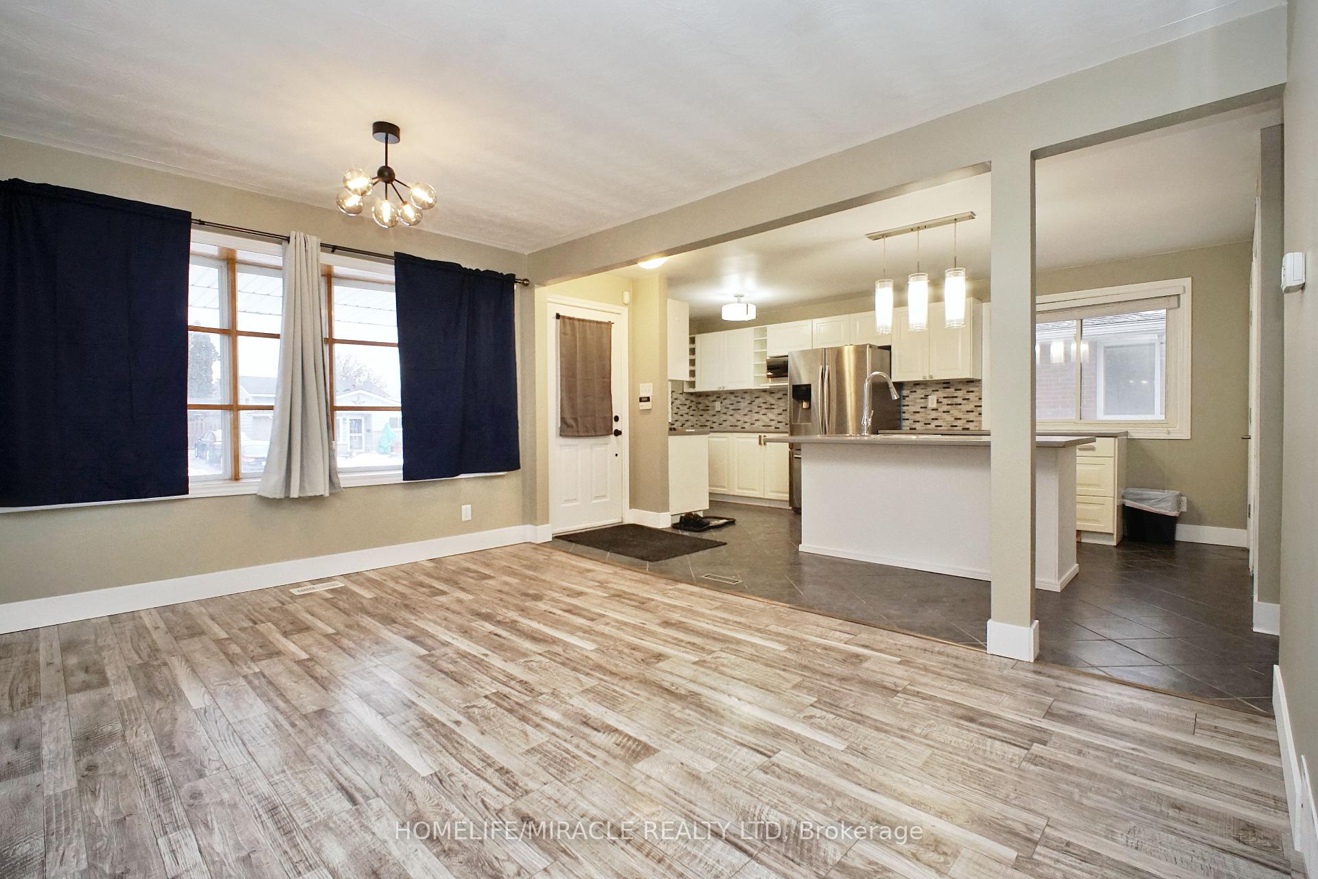 Photo 5 of 61 Bosworth Crescent, Kitchener — HOMEH