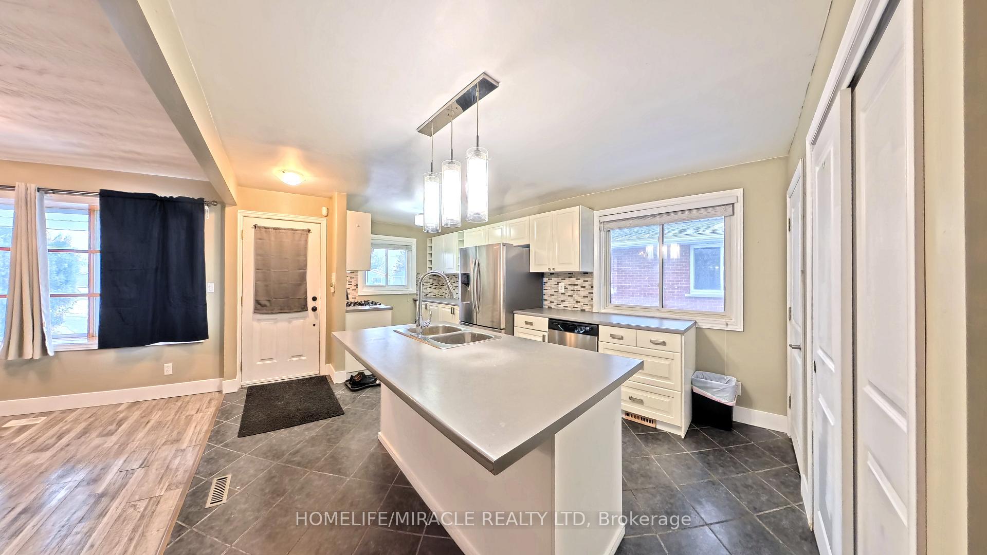 Photo 6 of 61 Bosworth Crescent, Kitchener — HOMEH