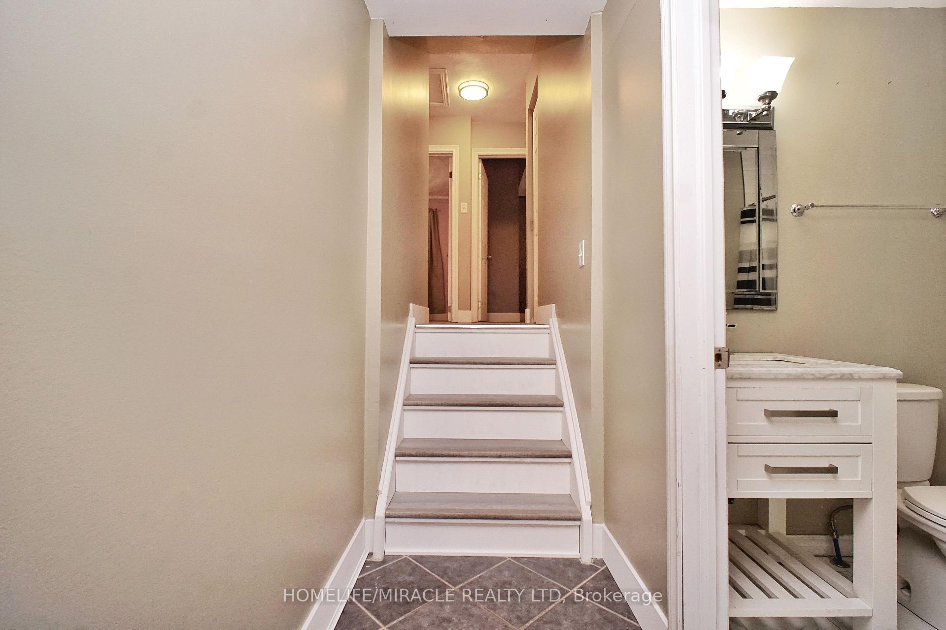 Photo 9 of 61 Bosworth Crescent, Kitchener — HOMEH