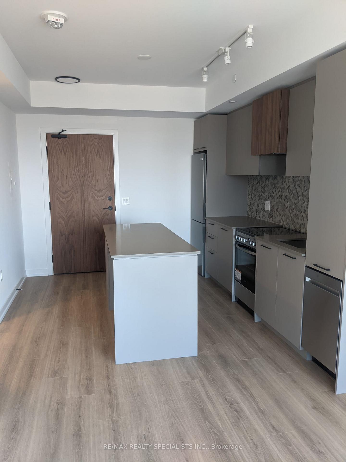 Photo 4 of Unit 214, 10 Lagerfeld Drive, Brampton, Northwest Brampton — HOMEH