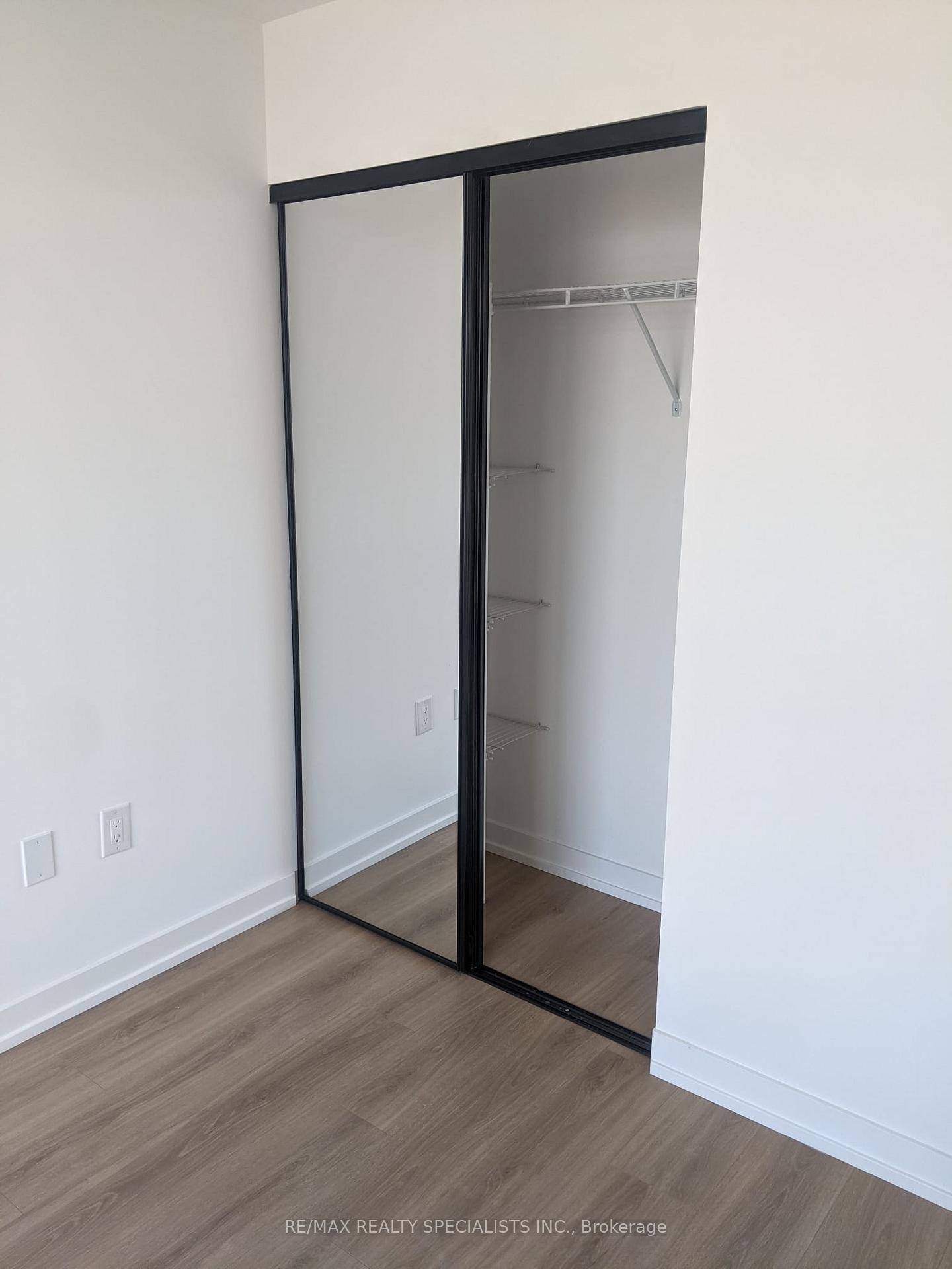 Photo 5 of Unit 214, 10 Lagerfeld Drive, Brampton, Northwest Brampton — HOMEH