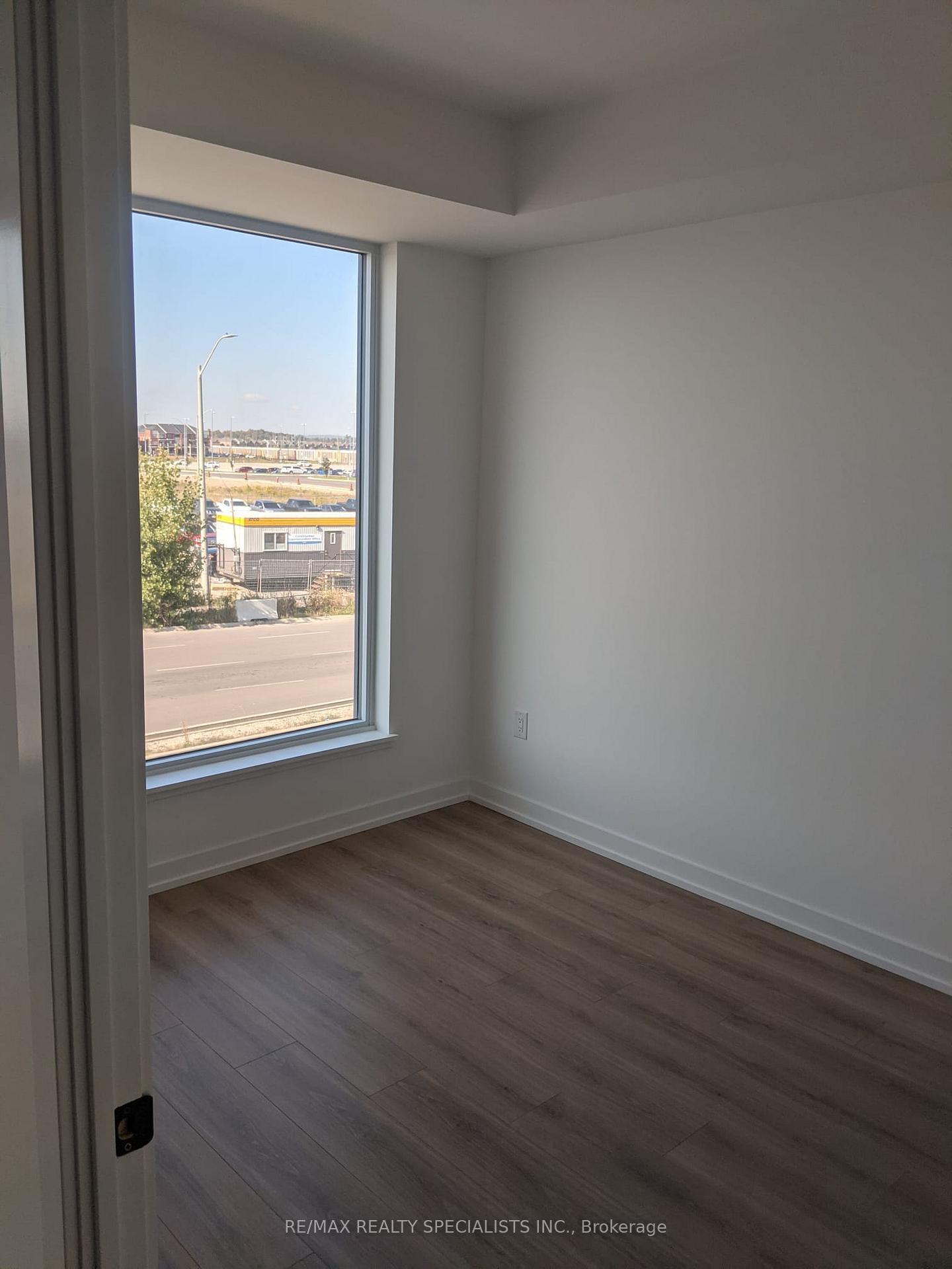 Photo 6 of Unit 214, 10 Lagerfeld Drive, Brampton, Northwest Brampton — HOMEH