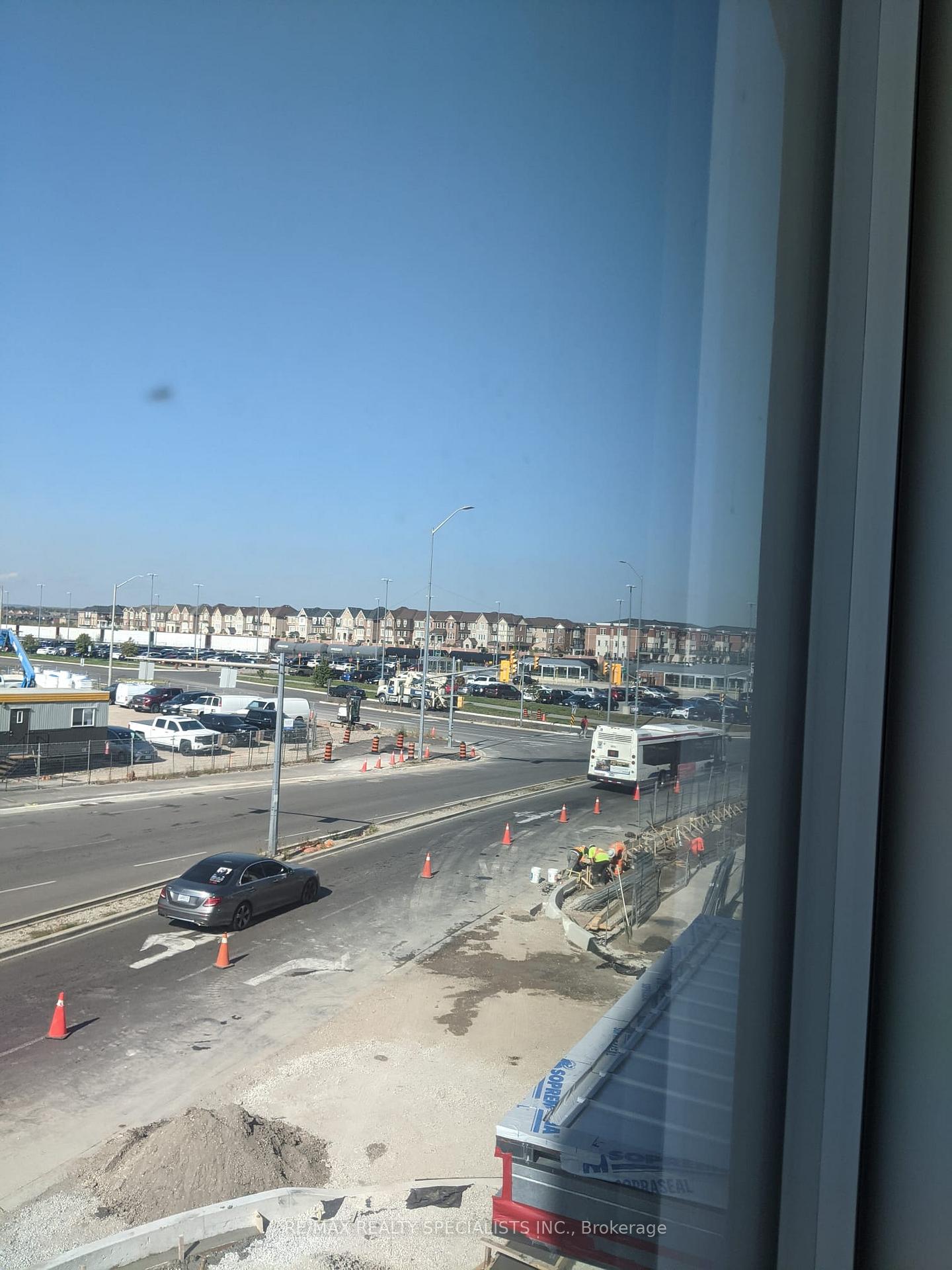 Photo 11 of Unit 214, 10 Lagerfeld Drive, Brampton, Northwest Brampton — HOMEH