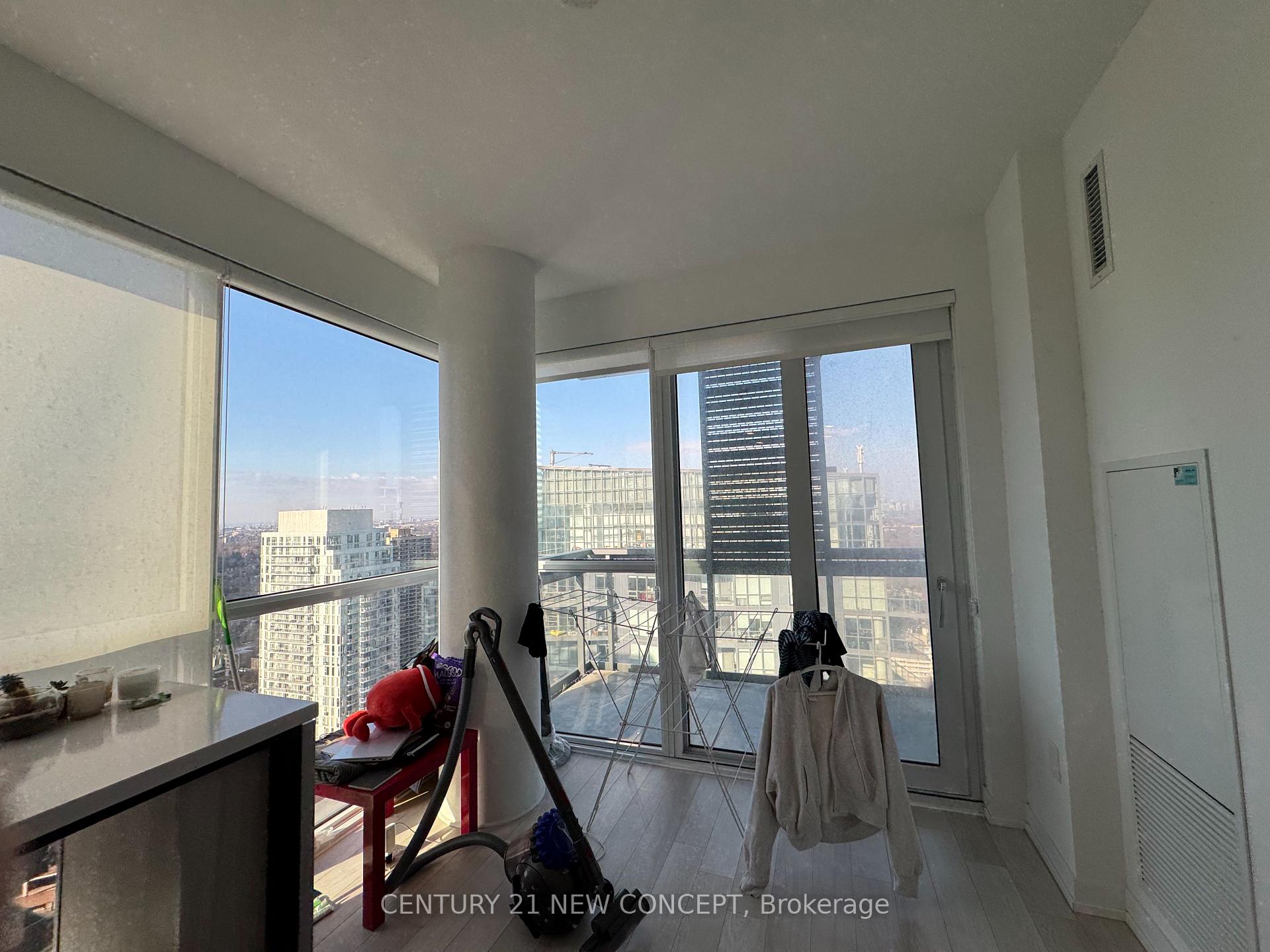 Photo 4 of Unit 3408, 39 Roehampton Avenue, Toronto, Mount Pleasant West — HOMEH