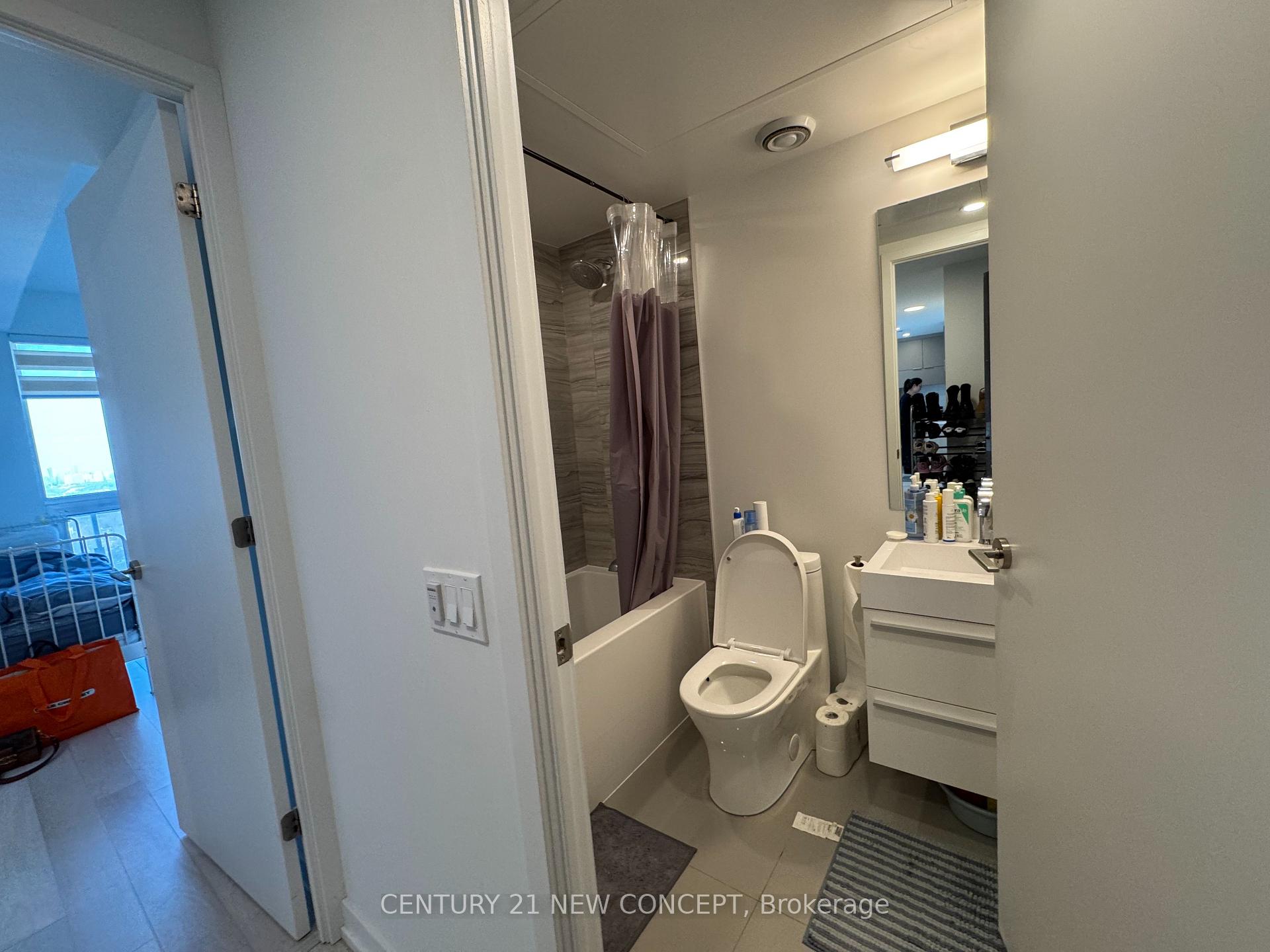 Photo 8 of Unit 3408, 39 Roehampton Avenue, Toronto, Mount Pleasant West — HOMEH