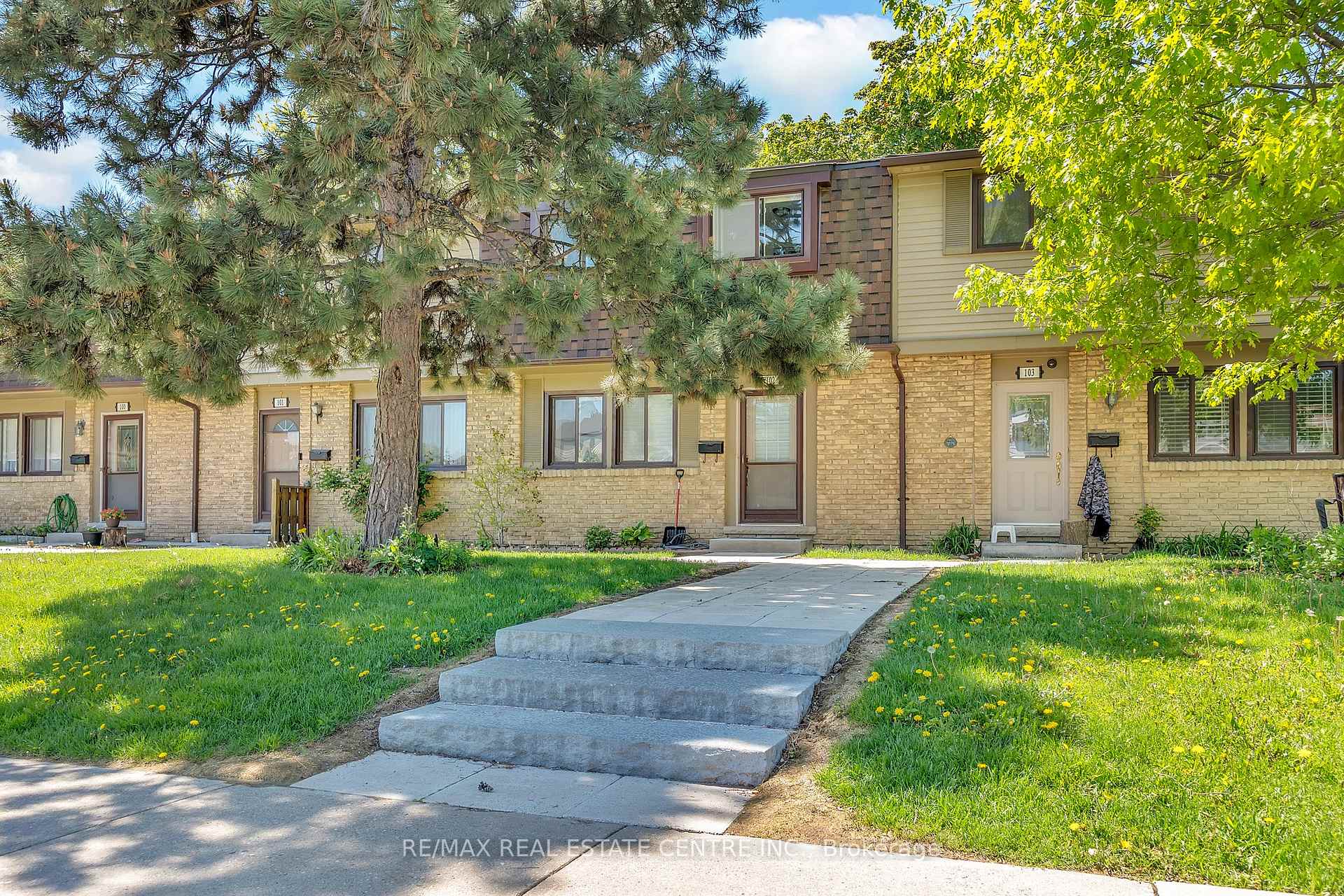 Front of Unit 102, 105 Hansen Road