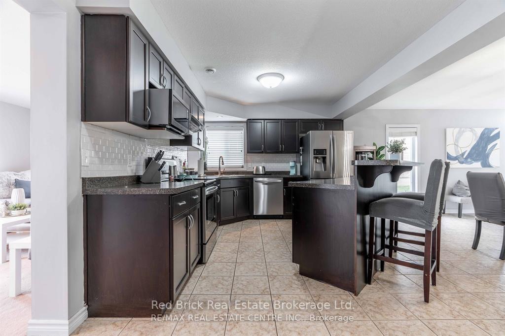 Photo 4 of Unit 24, 20 Shackleton Drive, Guelph, Grange Road — HOMEH