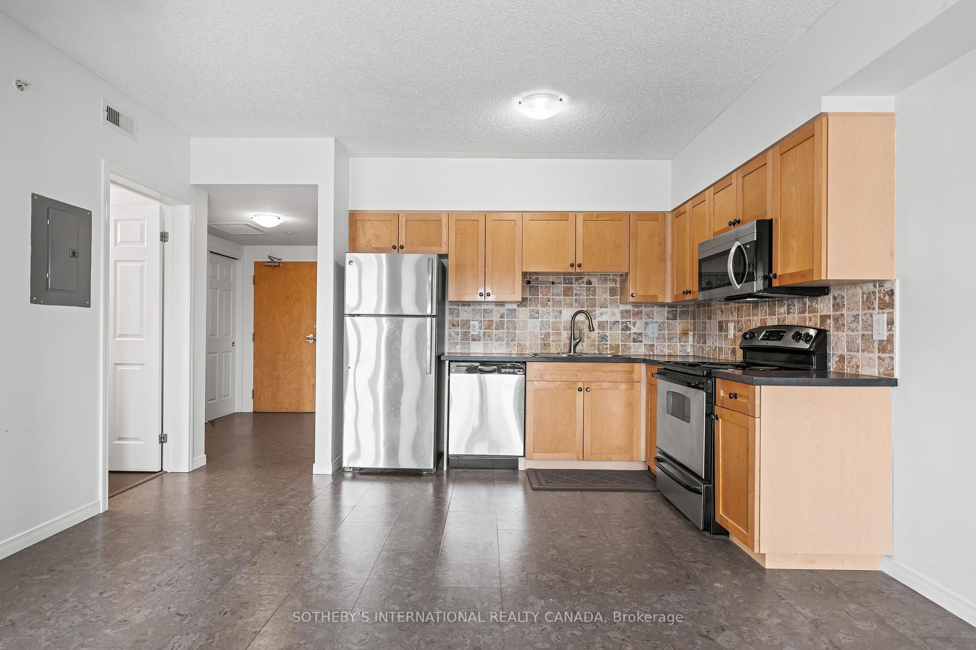 Photo 14 of Unit 409, 155 Water Street S, Cambridge — HOMEH