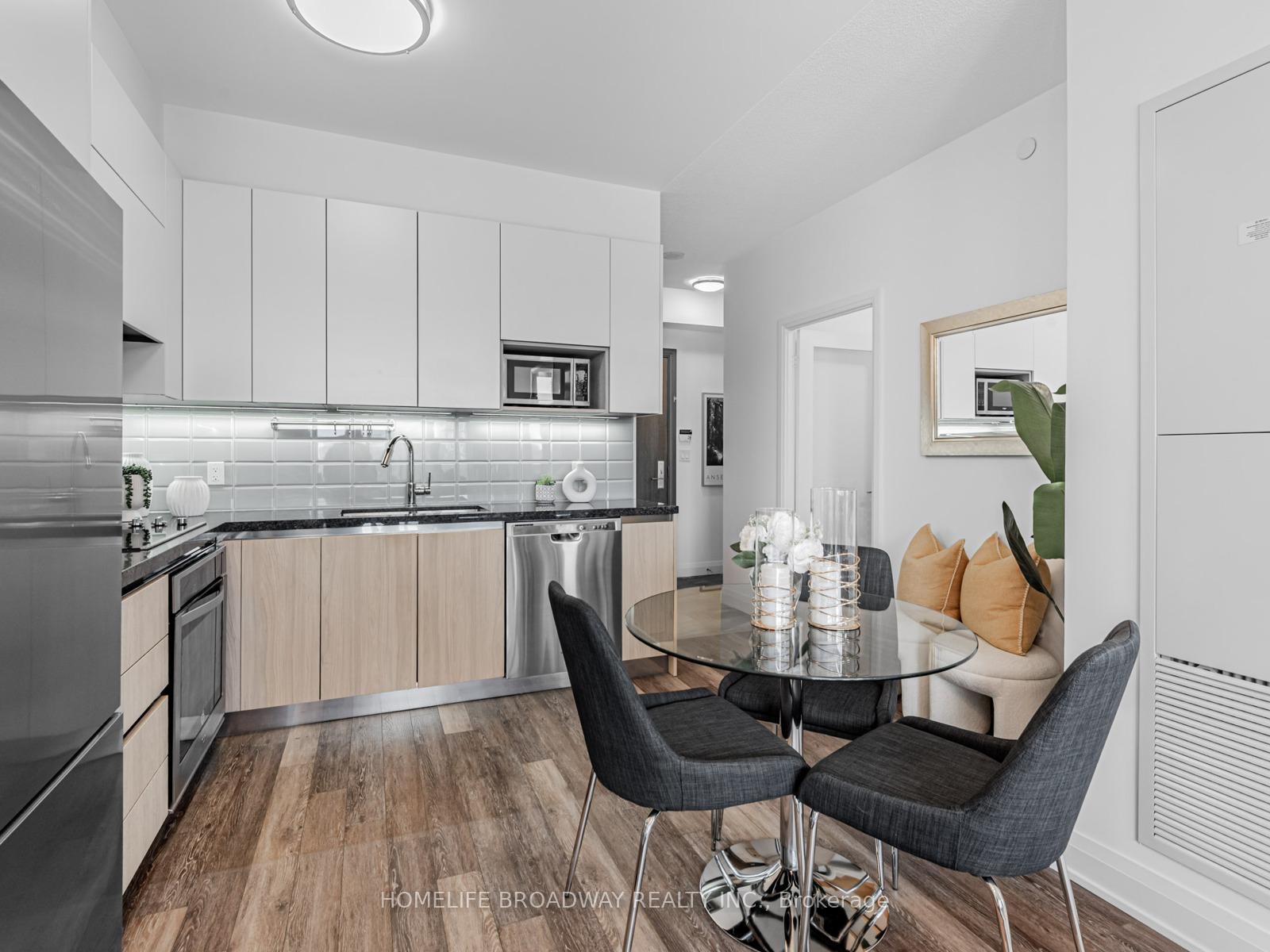Photo 4 of Unit 720, 15 Water Walk Drive, Markham, Unionville — HOMEH