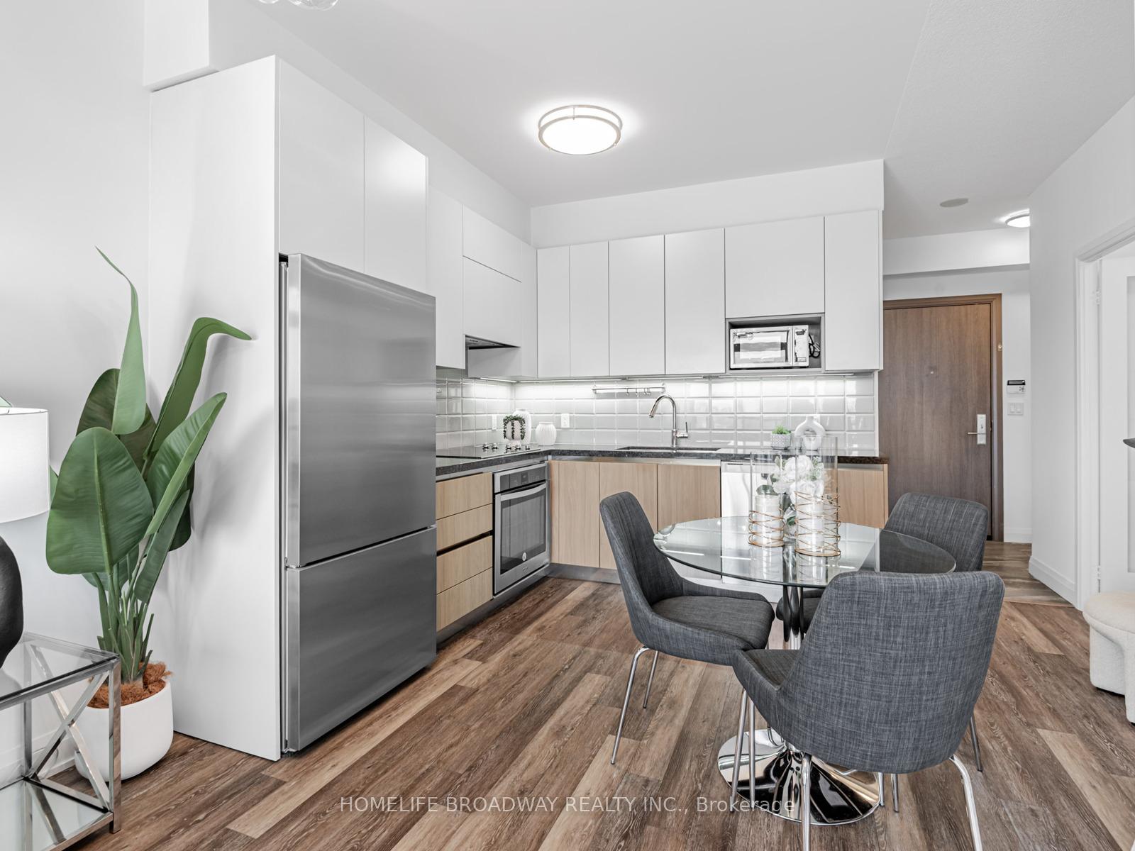 Photo 3 of Unit 720, 15 Water Walk Drive, Markham, Unionville — HOMEH