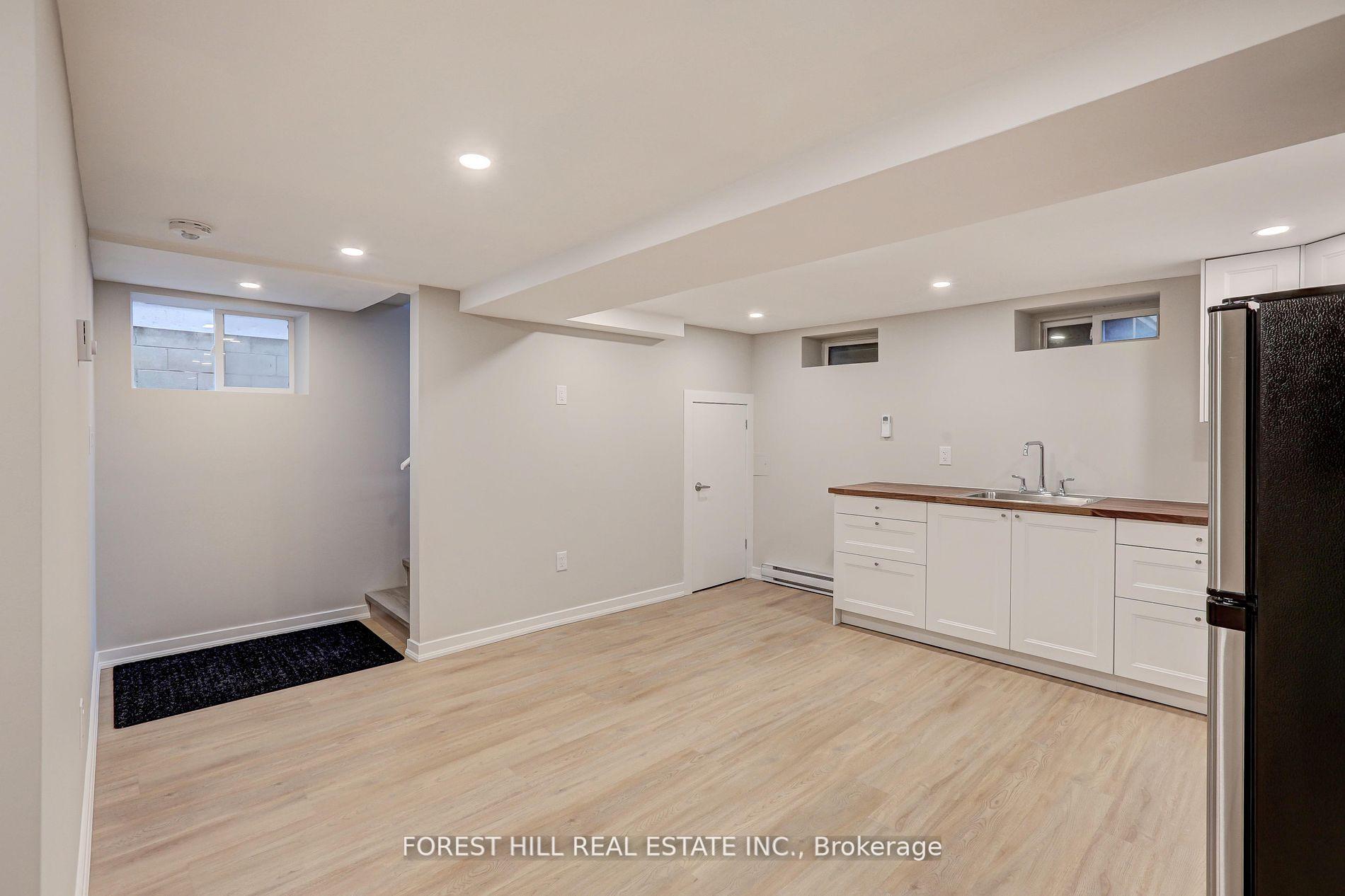 Photo 10 of Unit 2, 203 Weir Street N, Hamilton, Homeside — HOMEH