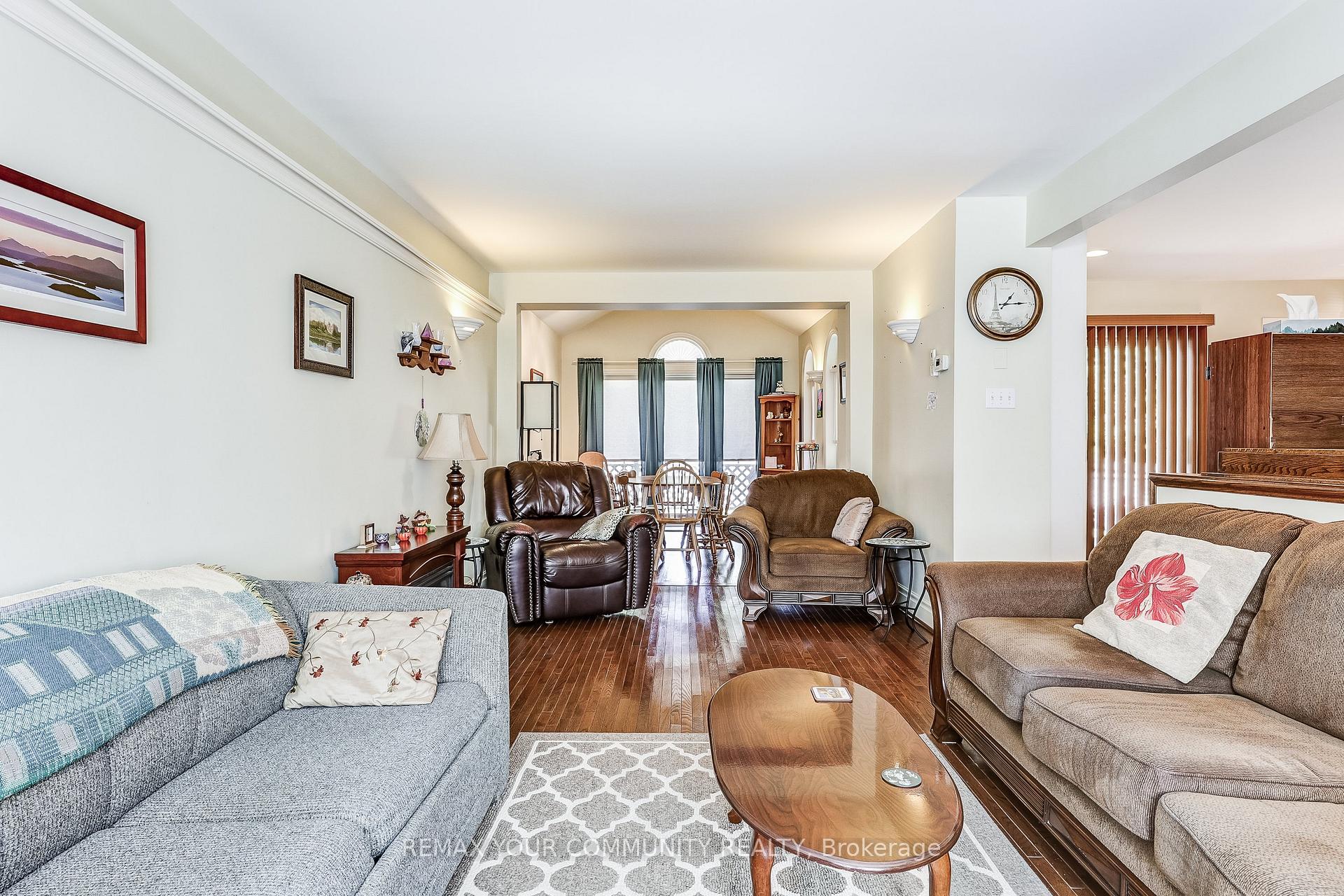 Photo 7 of 2 Rougecrest Drive, Markham, Markham Village — HOMEH