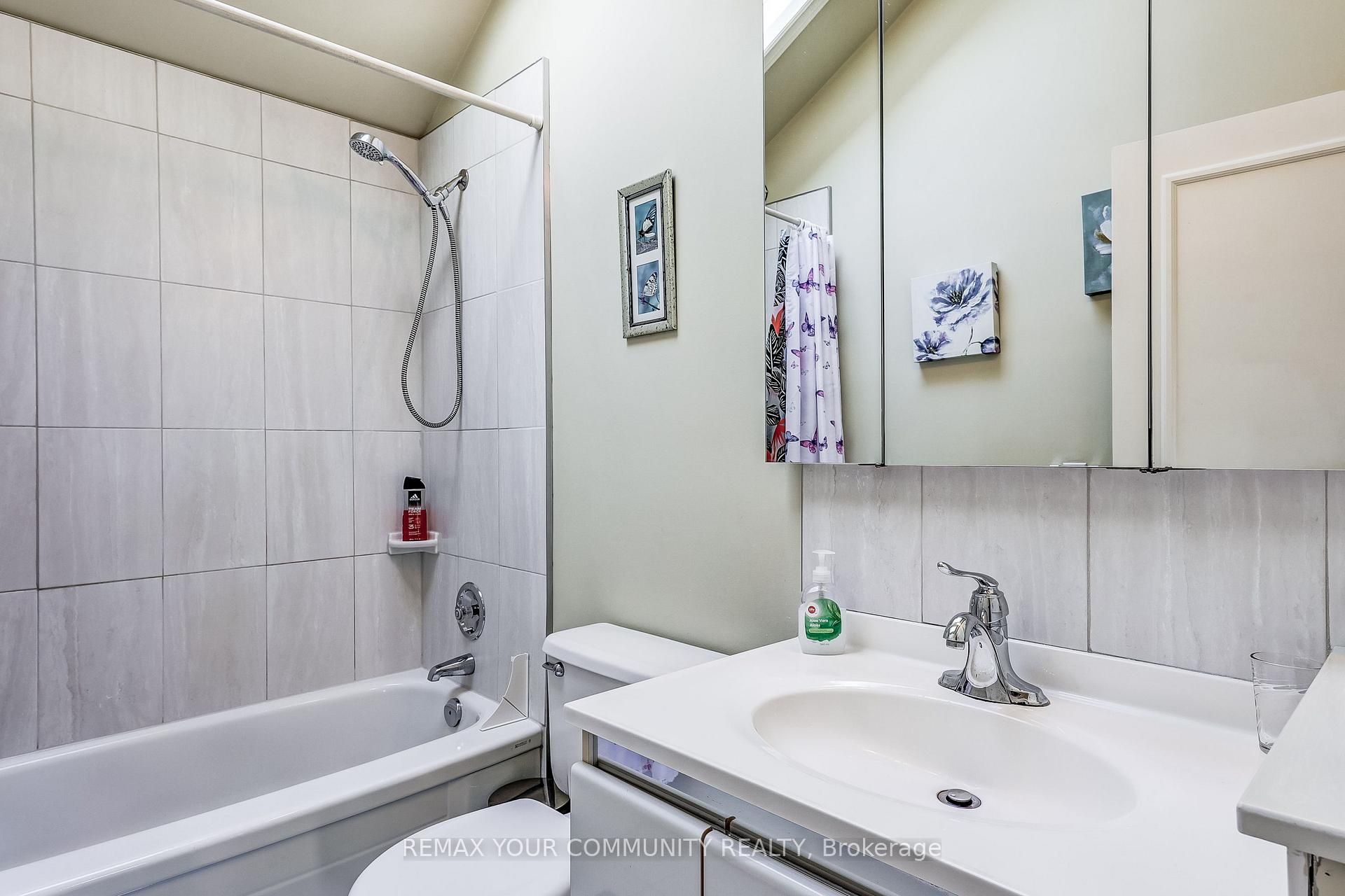 Photo 8 of 2 Rougecrest Drive, Markham, Markham Village — HOMEH