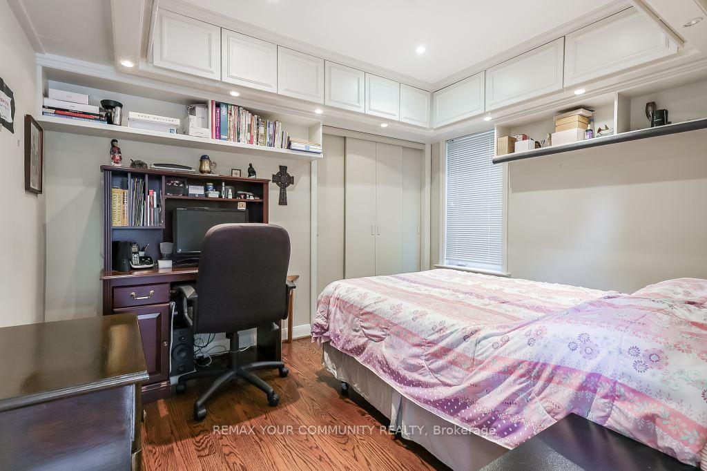 Photo 3 of 2 Rougecrest Drive, Markham, Markham Village — HOMEH