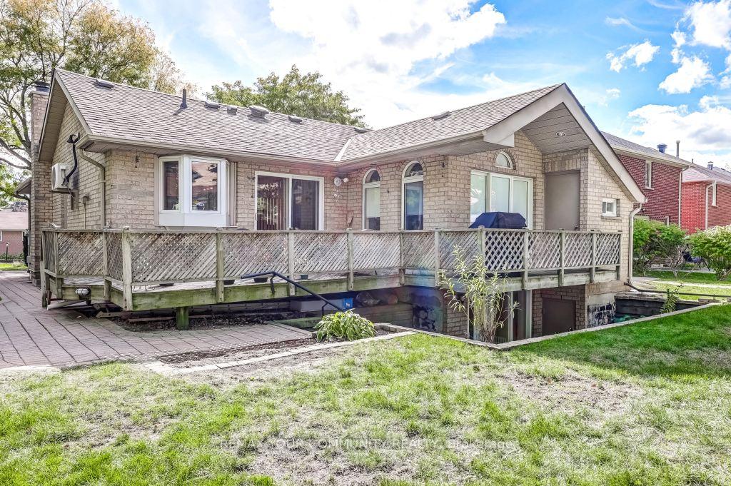 Photo 12 of 2 Rougecrest Drive, Markham, Markham Village — HOMEH