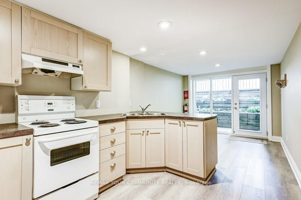 Photo 10 of 2 Rougecrest Drive, Markham, Markham Village — HOMEH