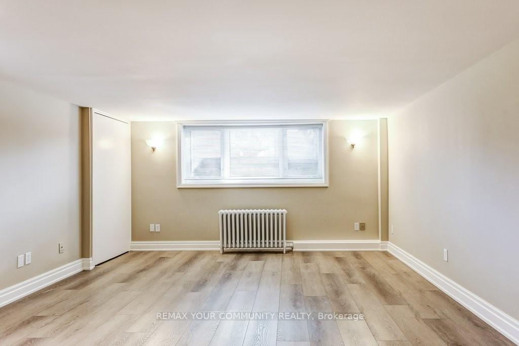 Photo 5 of 2 Rougecrest Drive, Markham, Markham Village — HOMEH