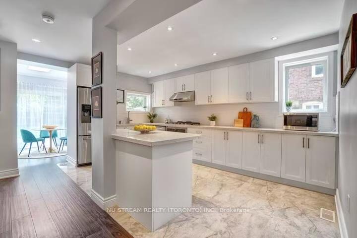 Photo 17 of 25 Duncannon Drive, Toronto, Forest Hill South — HOMEH