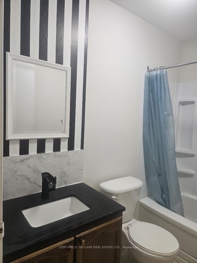 Photo 3 of Unit 4, 8 Wellington Street, Clarington, Bowmanville — HOMEH