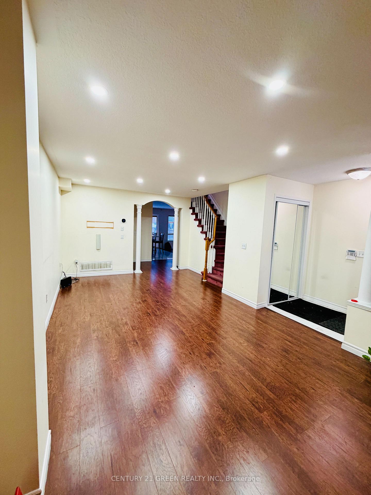 Photo 14 of Unit (Main), 45 Seaside Circle, Brampton, Sandringham-Wellington — HOMEH