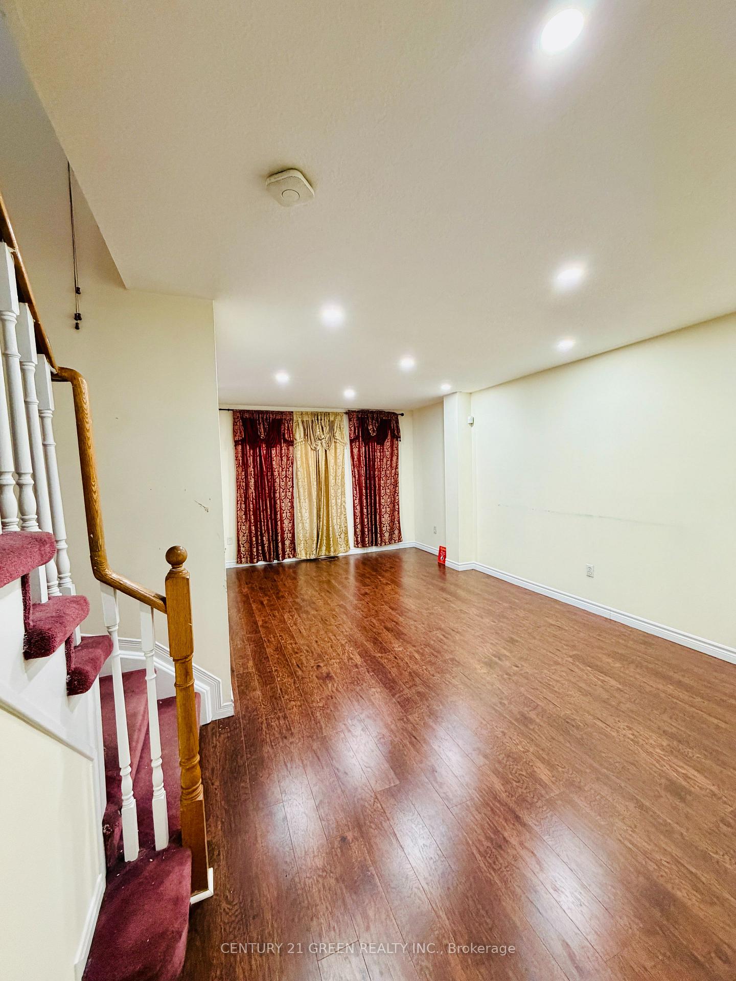 Photo 5 of Unit (Main), 45 Seaside Circle, Brampton, Sandringham-Wellington — HOMEH