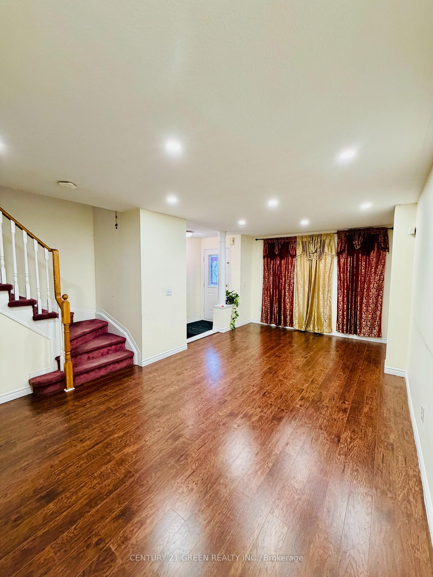 Photo 3 of Unit (Main), 45 Seaside Circle, Brampton, Sandringham-Wellington — HOMEH