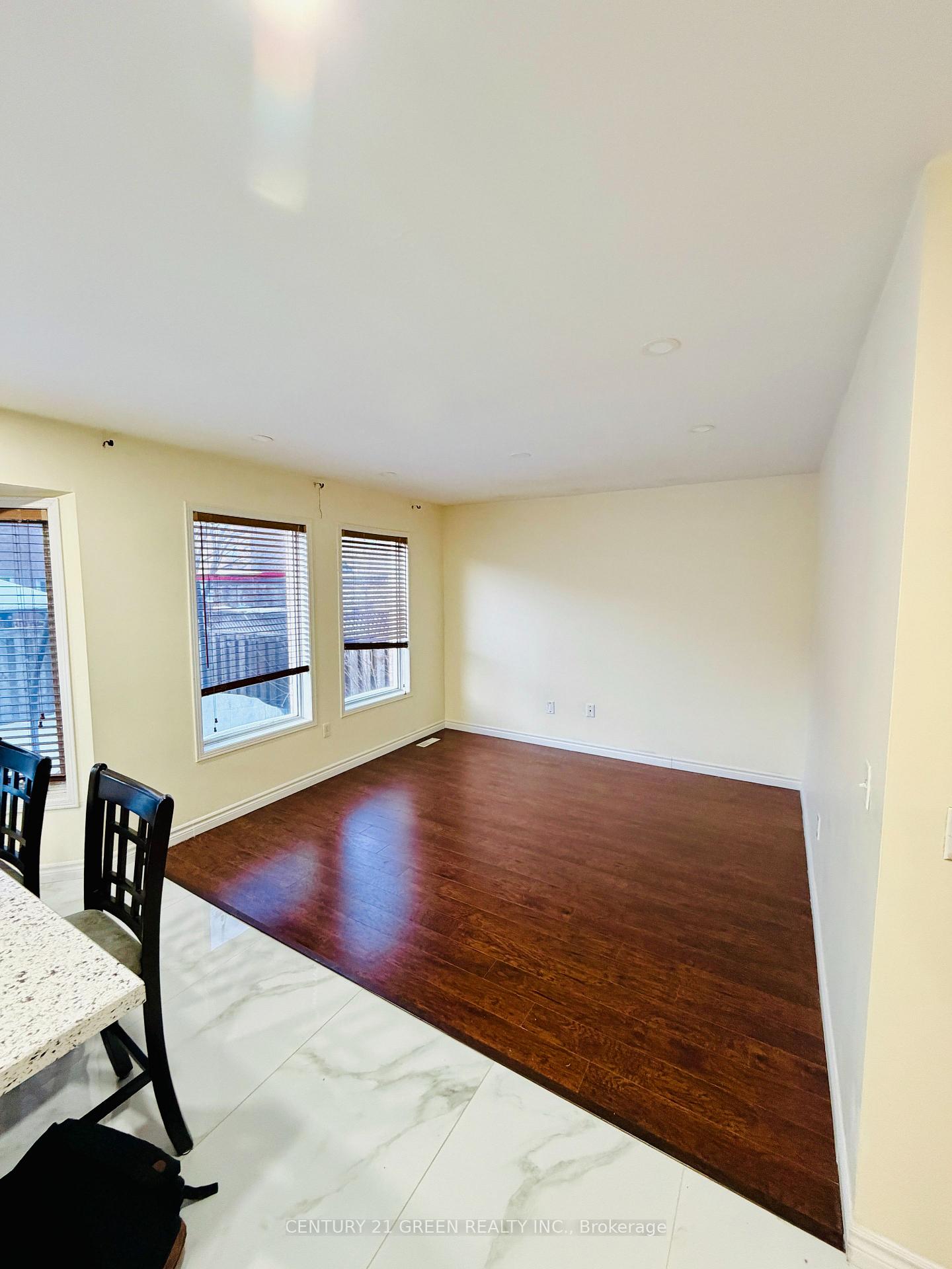 Photo 6 of Unit (Main), 45 Seaside Circle, Brampton, Sandringham-Wellington — HOMEH