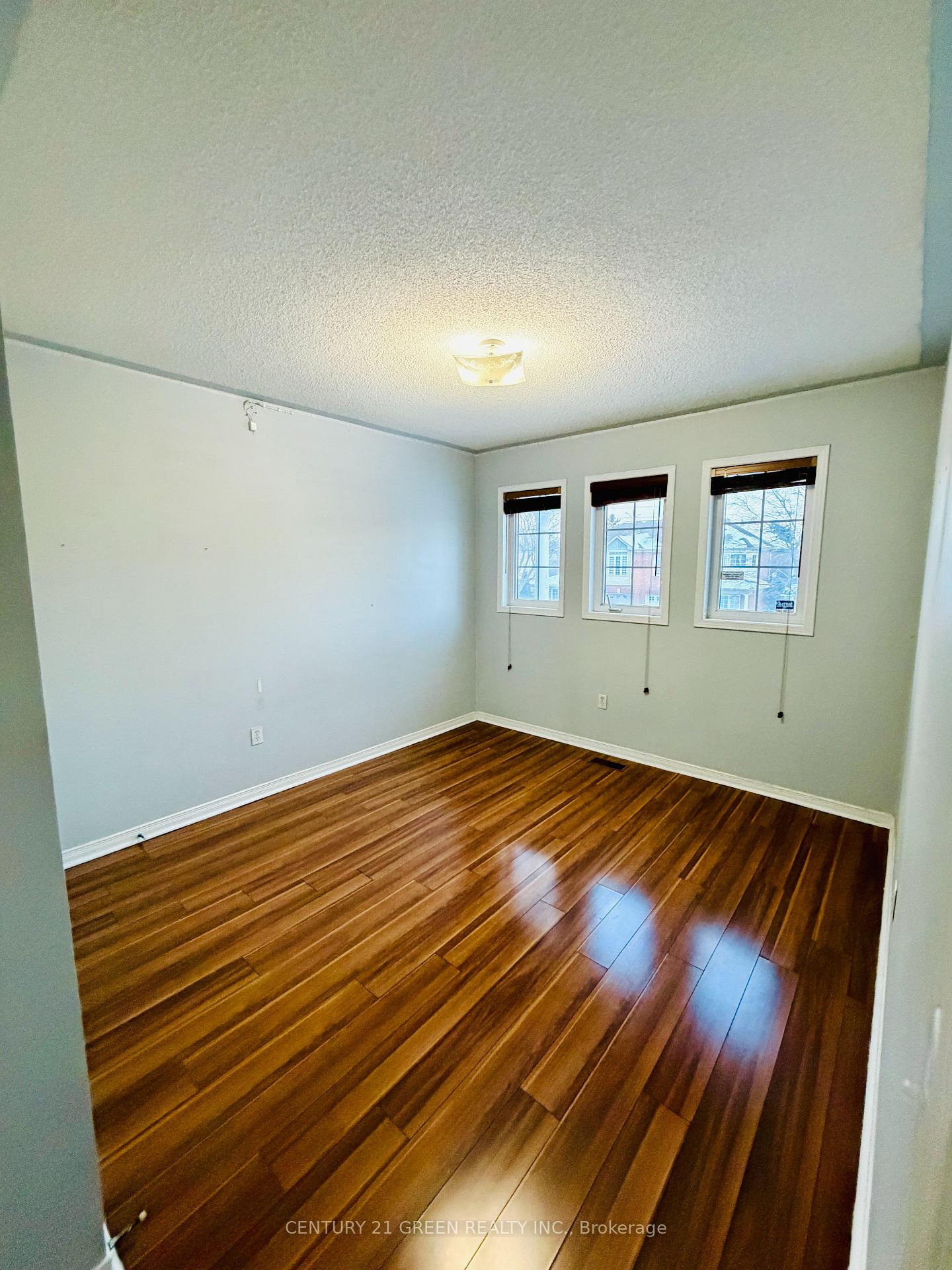 Photo 10 of Unit (Main), 45 Seaside Circle, Brampton, Sandringham-Wellington — HOMEH