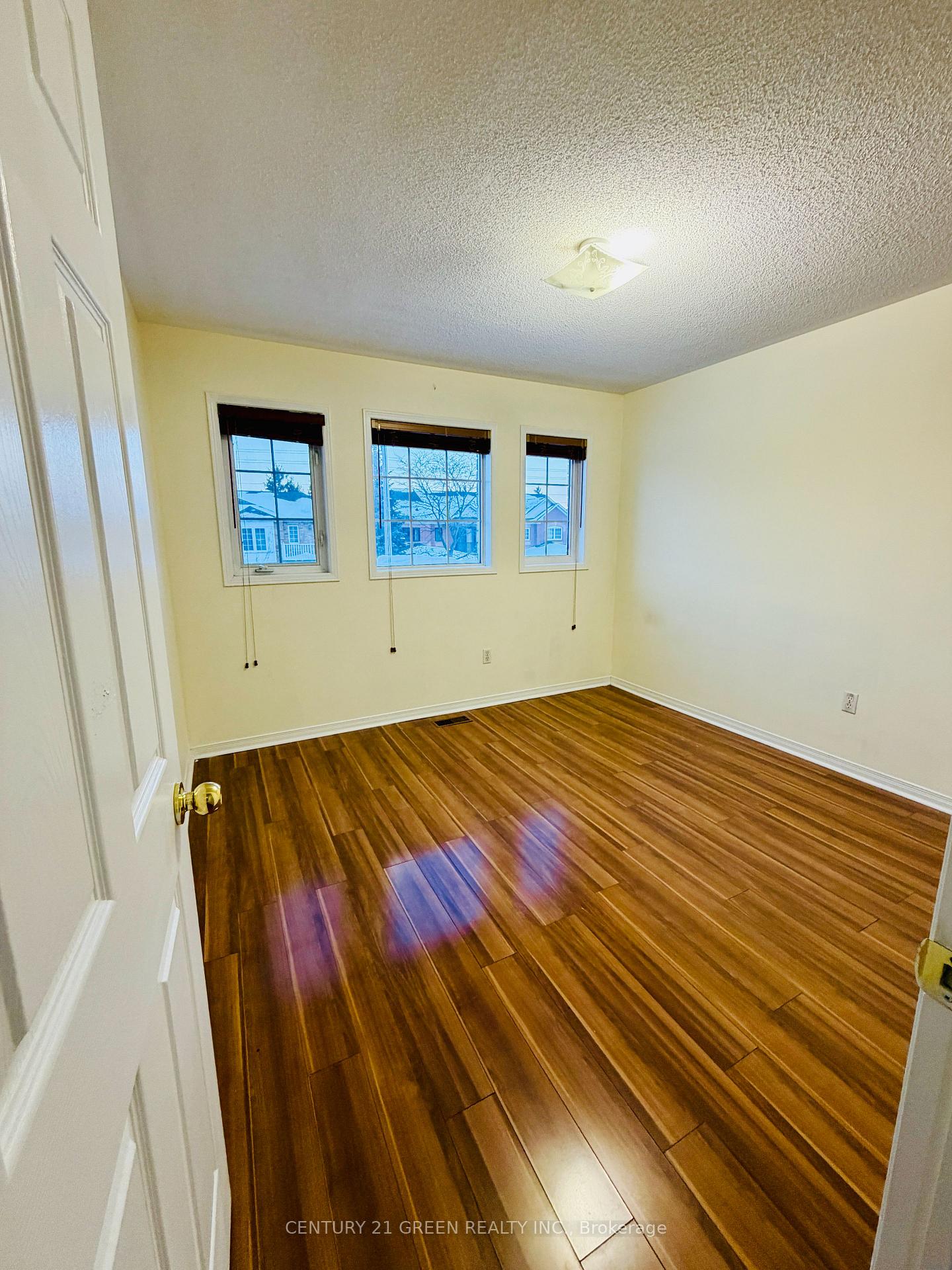 Photo 15 of Unit (Main), 45 Seaside Circle, Brampton, Sandringham-Wellington — HOMEH