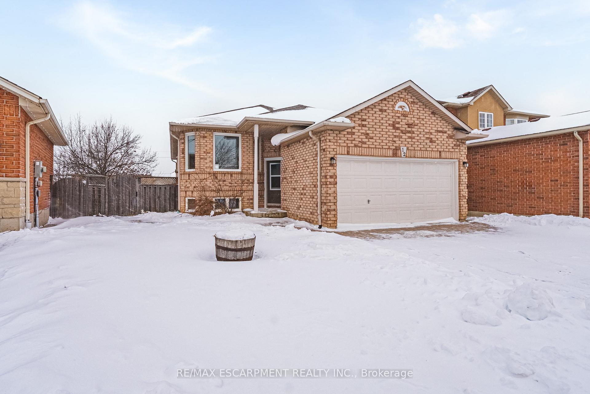 Photo 1 of 12 Shadetree Crescent, Hamilton, Stoney Creek Mountain — HOMEH