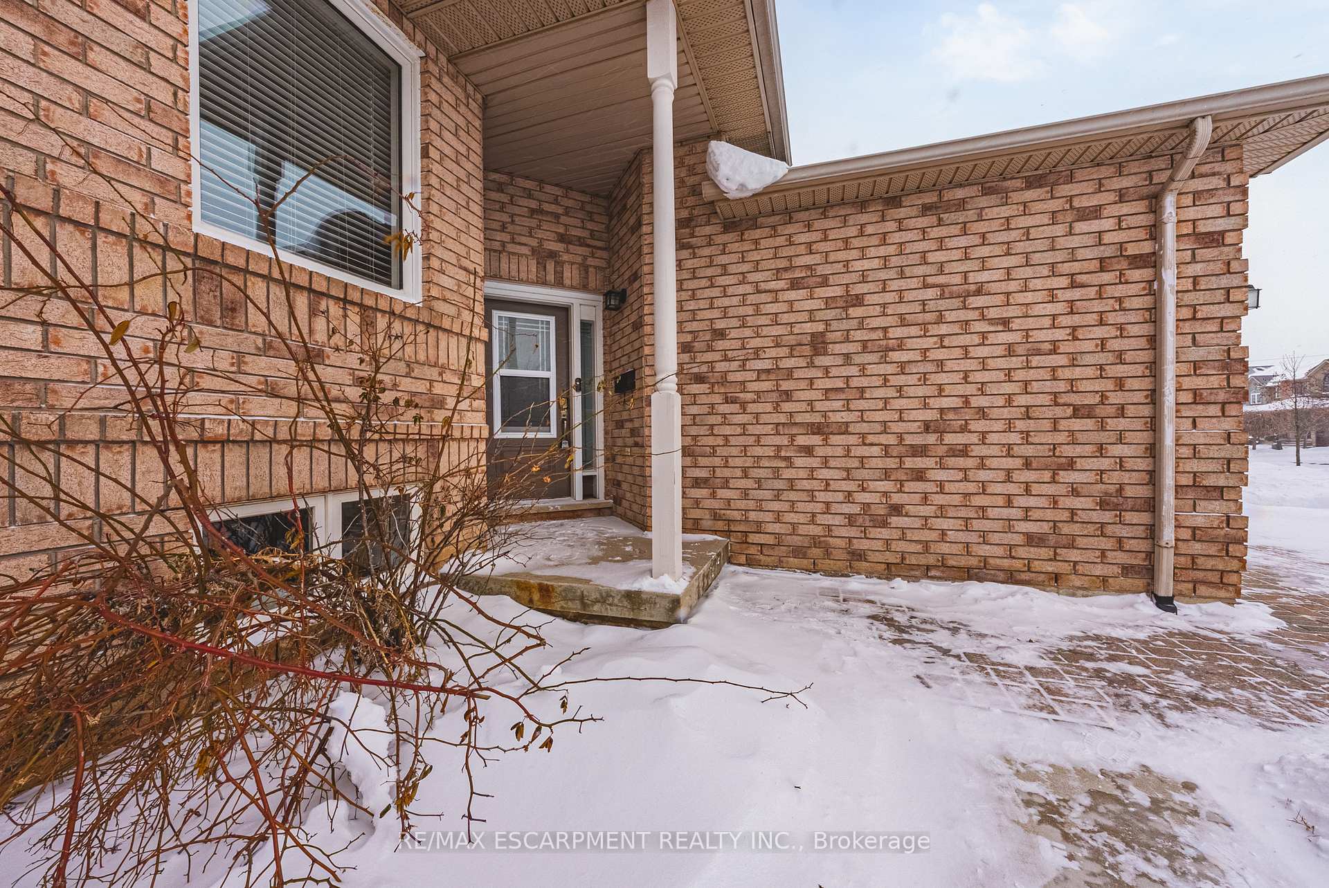 Photo 5 of 12 Shadetree Crescent, Hamilton, Stoney Creek Mountain — HOMEH