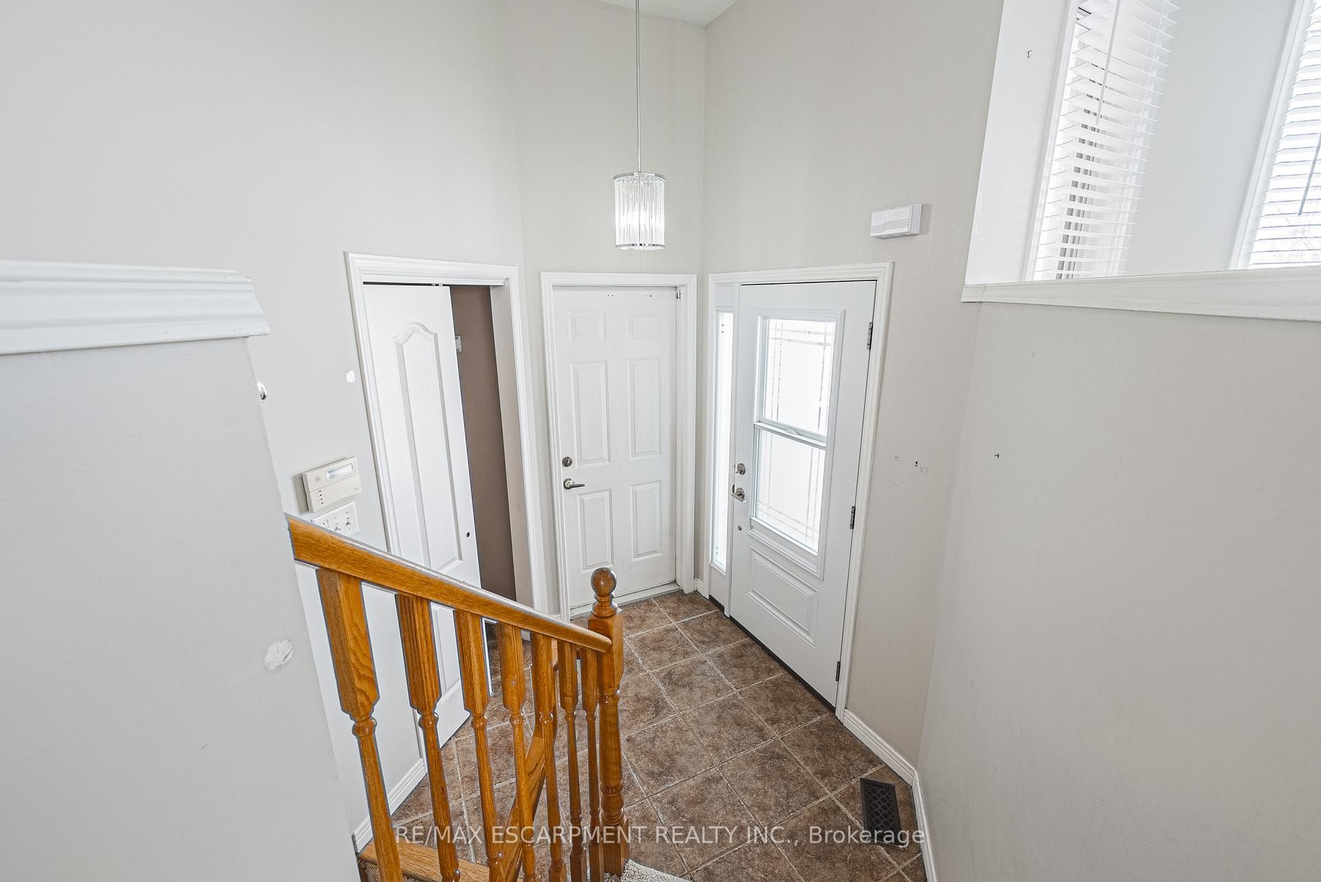 Photo 24 of 12 Shadetree Crescent, Hamilton, Stoney Creek Mountain — HOMEH