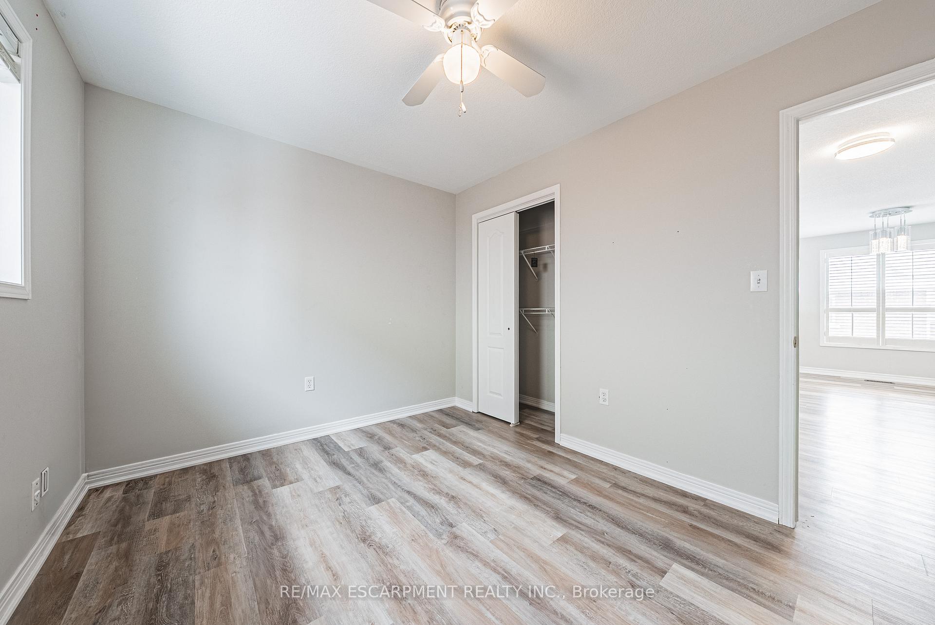 Photo 10 of 12 Shadetree Crescent, Hamilton, Stoney Creek Mountain — HOMEH