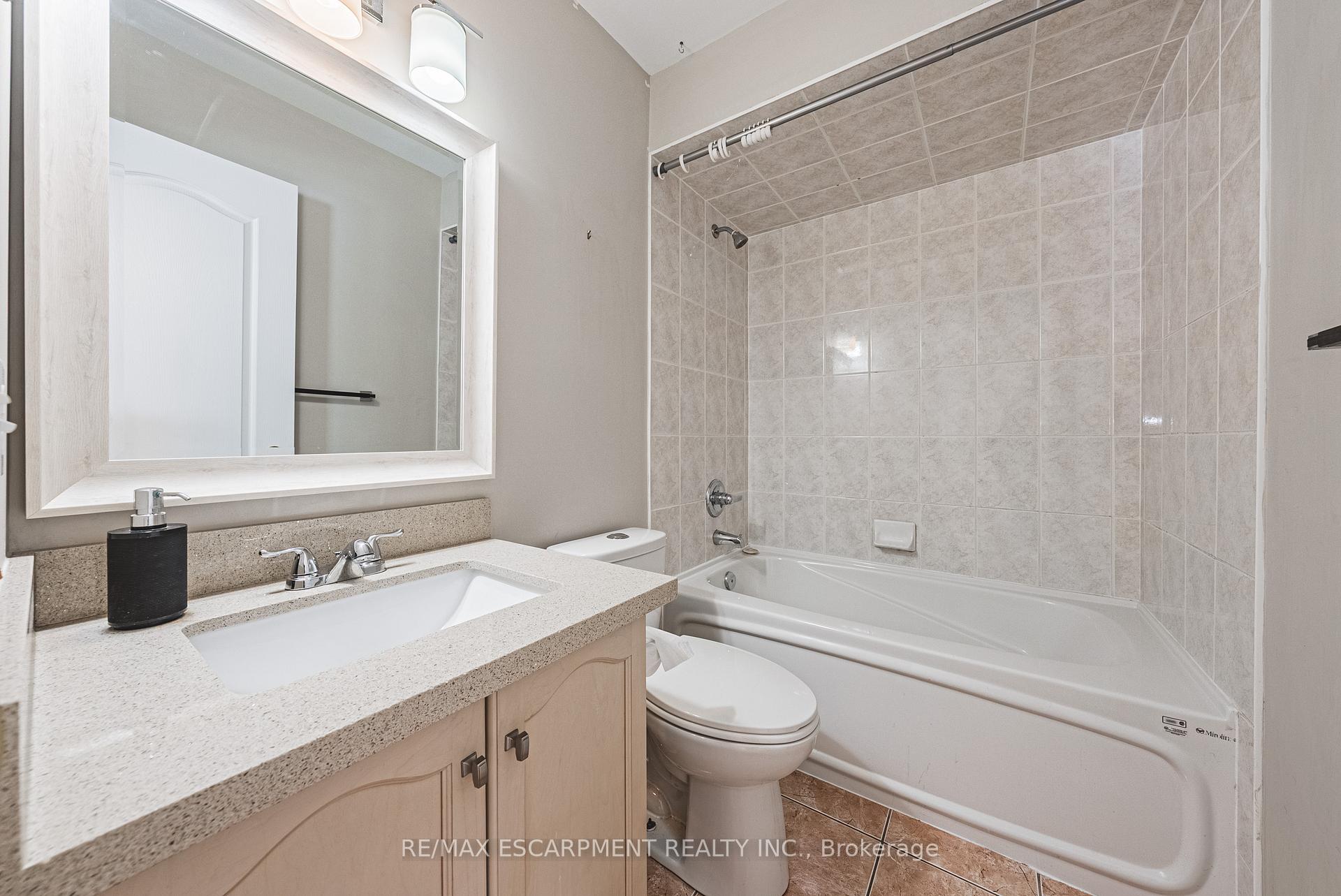 Photo 15 of 12 Shadetree Crescent, Hamilton, Stoney Creek Mountain — HOMEH