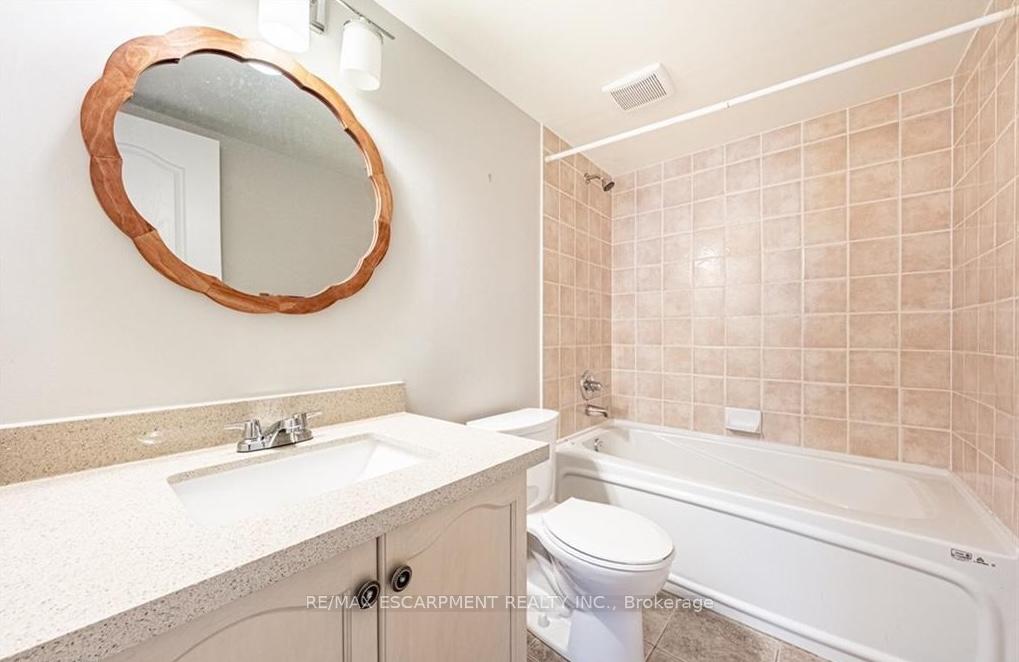 Photo 14 of 12 Shadetree Crescent, Hamilton, Stoney Creek Mountain — HOMEH