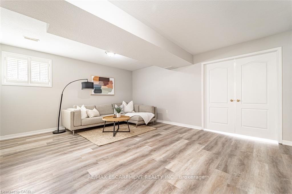 Photo 19 of 12 Shadetree Crescent, Hamilton, Stoney Creek Mountain — HOMEH