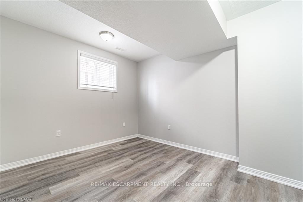 Photo 3 of 12 Shadetree Crescent, Hamilton, Stoney Creek Mountain — HOMEH