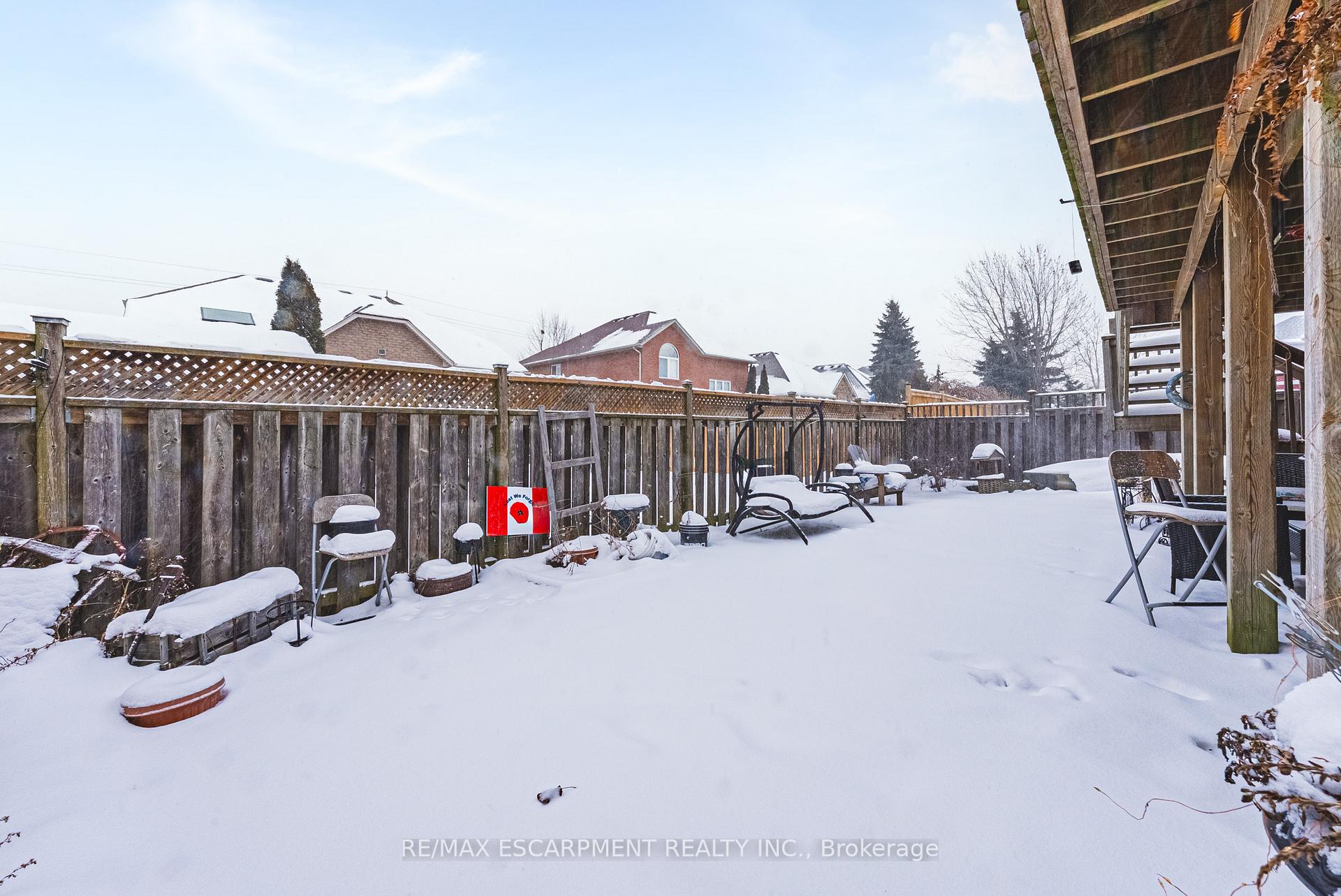 Photo 13 of 12 Shadetree Crescent, Hamilton, Stoney Creek Mountain — HOMEH