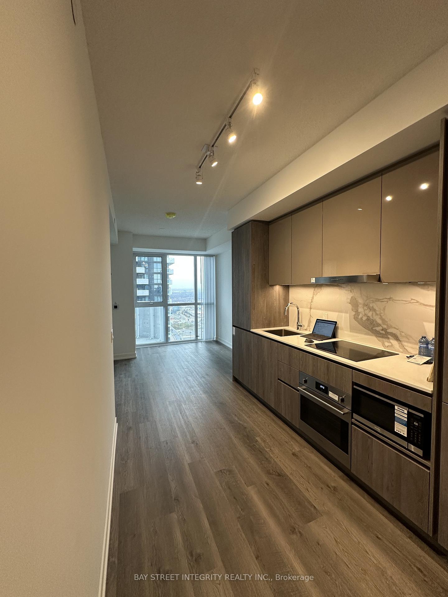 Photo 2 of Unit 4301, 8 Interchange Way W, Vaughan, Vaughan Corporate Centre — HOMEH
