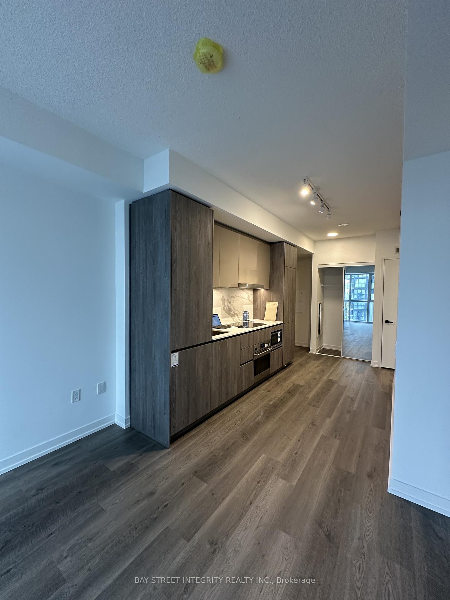 Photo 9 of Unit 4301, 8 Interchange Way W, Vaughan, Vaughan Corporate Centre — HOMEH
