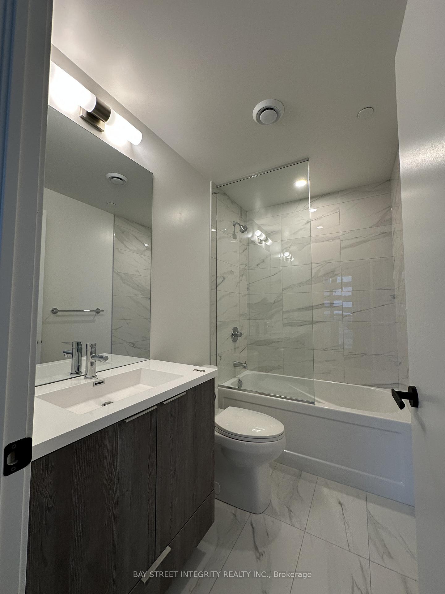 Photo 7 of Unit 4301, 8 Interchange Way W, Vaughan, Vaughan Corporate Centre — HOMEH