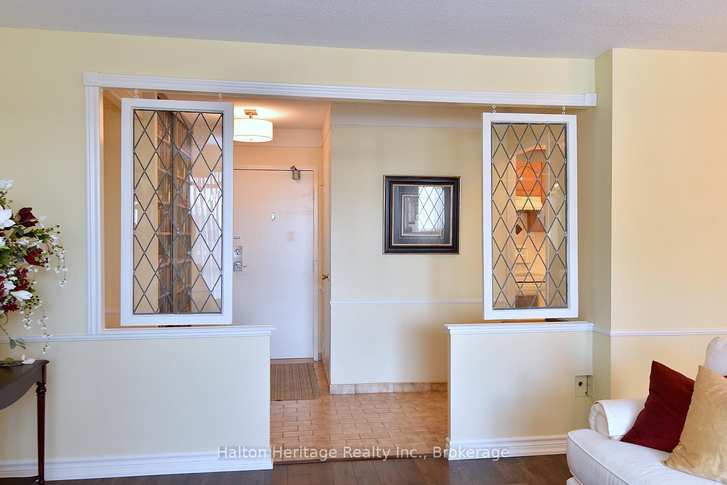 Photo 2 of Unit 405, 301 Frances Avenue, Hamilton, Stoney Creek — HOMEH