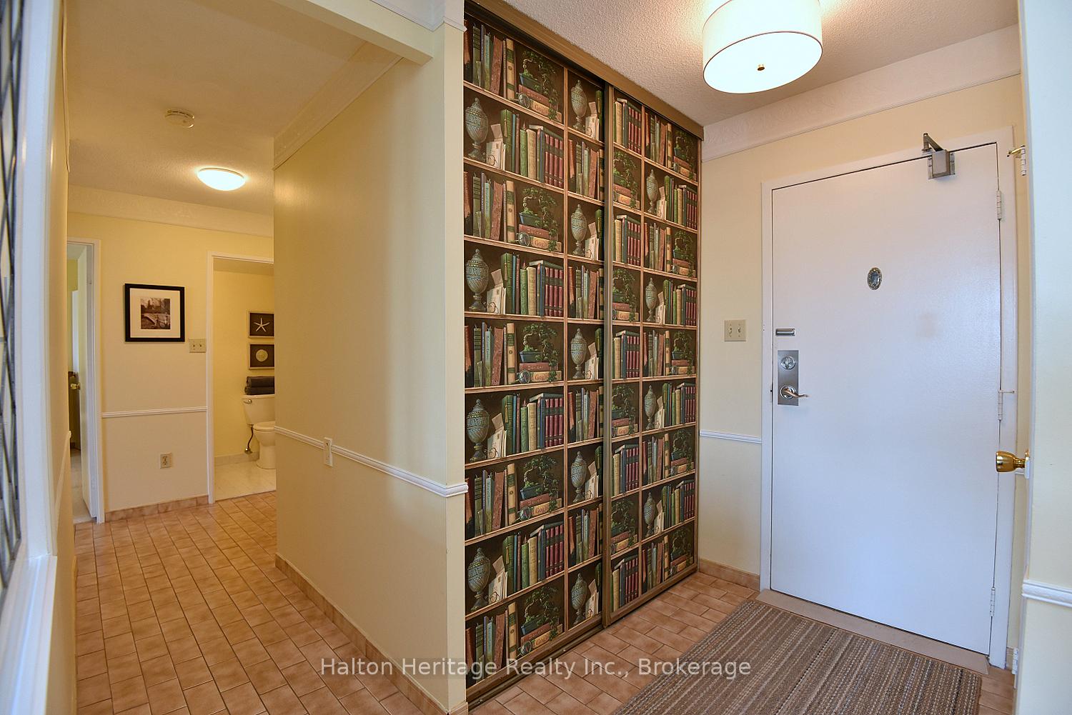 Photo 5 of Unit 405, 301 Frances Avenue, Hamilton, Stoney Creek — HOMEH