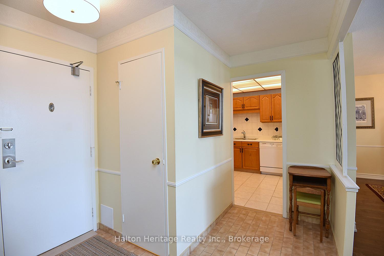 Photo 17 of Unit 405, 301 Frances Avenue, Hamilton, Stoney Creek — HOMEH
